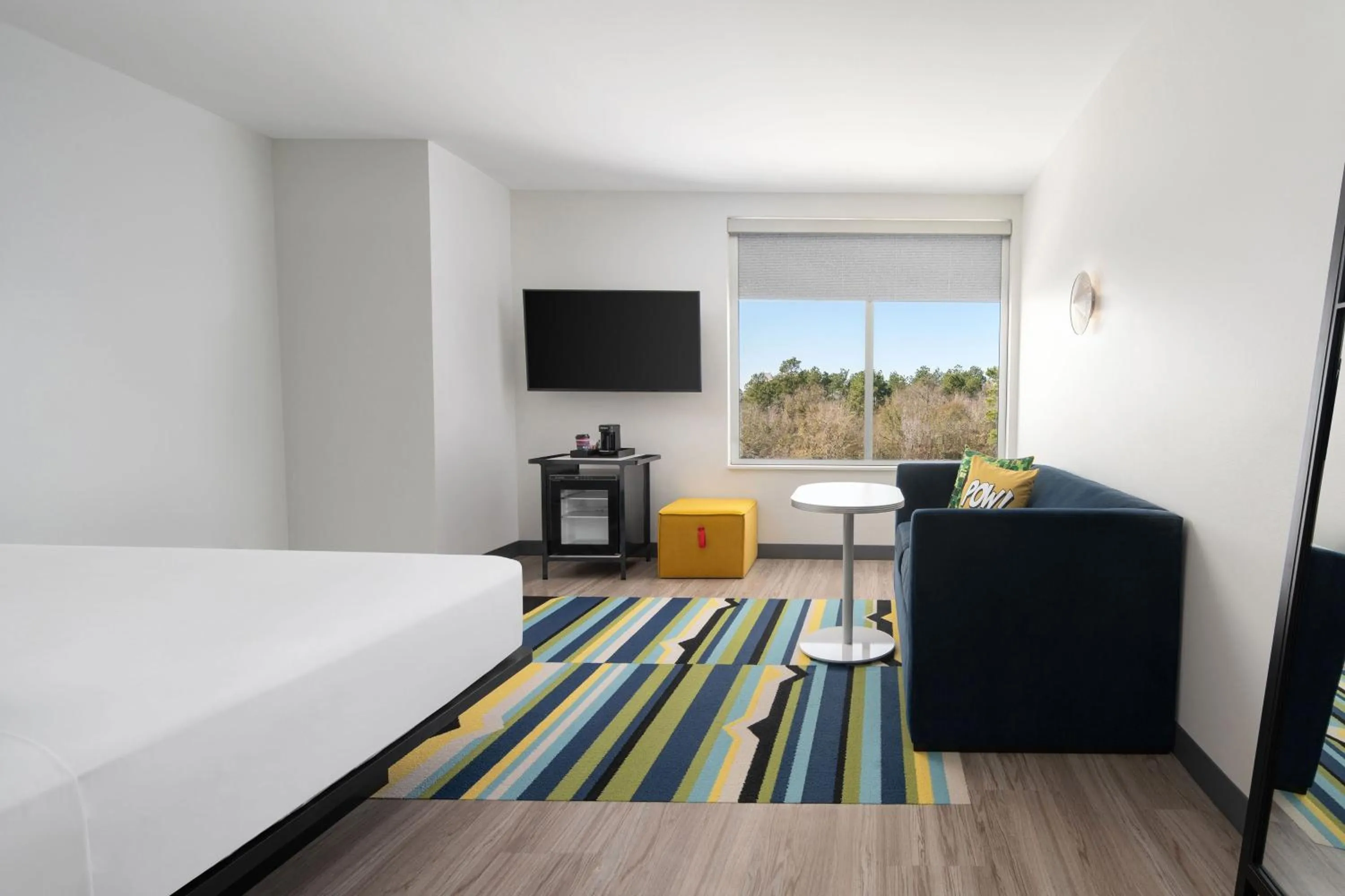 Photo of the whole room, Bed in Aloft Houston Shenandoah - The Woodlands