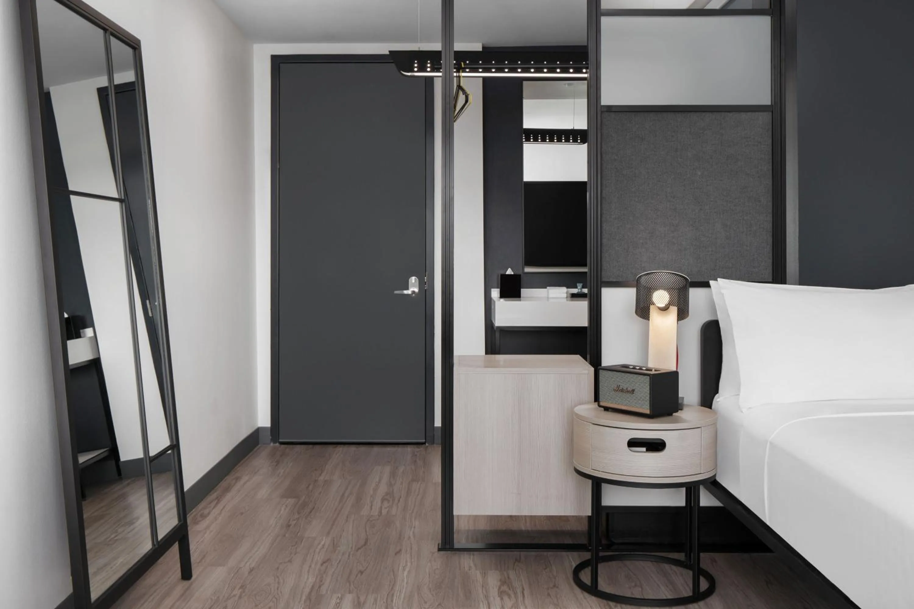 Photo of the whole room, Bed in Aloft Houston Shenandoah - The Woodlands