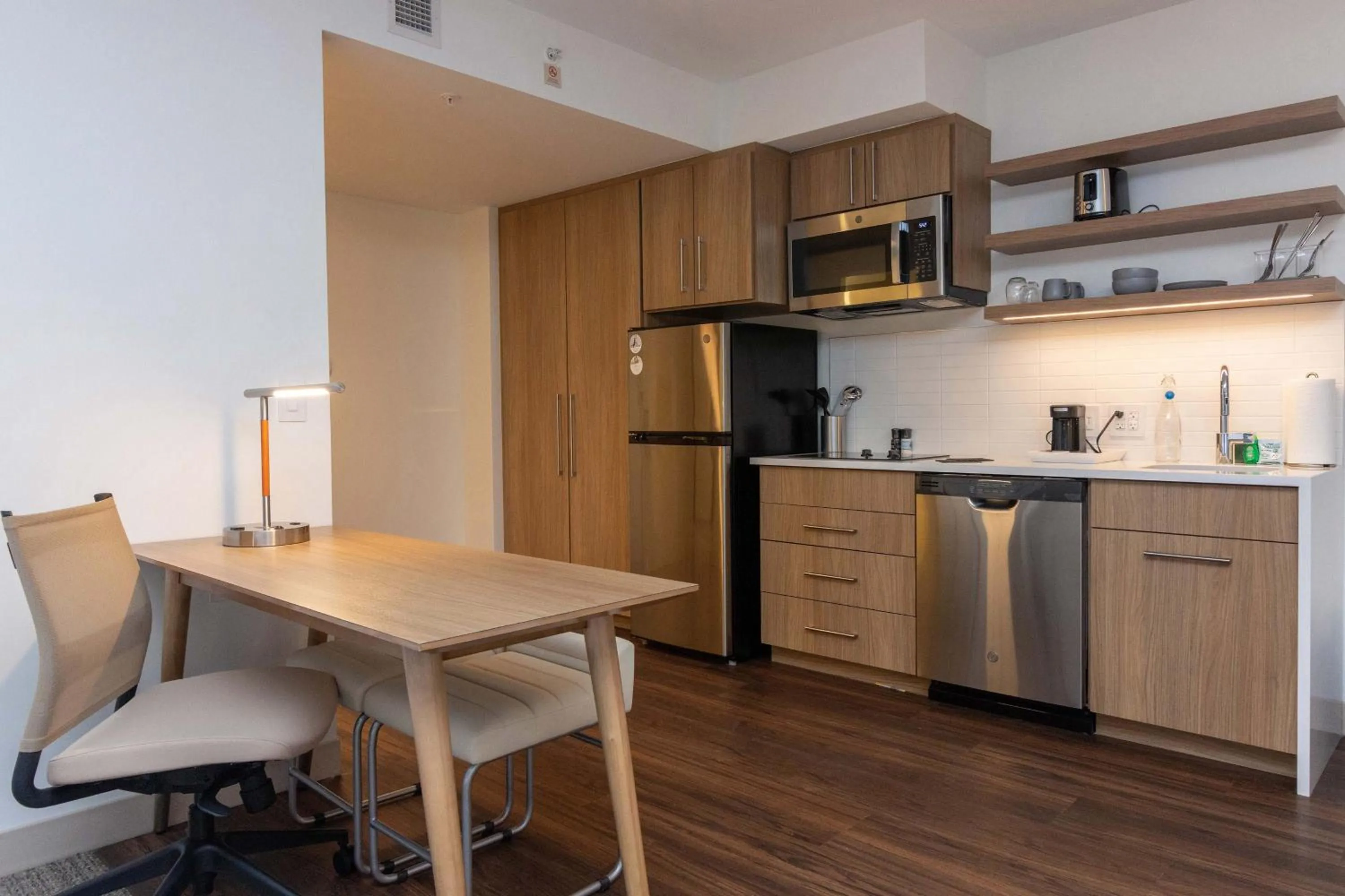 Kitchen or kitchenette in Element St. Louis Midtown