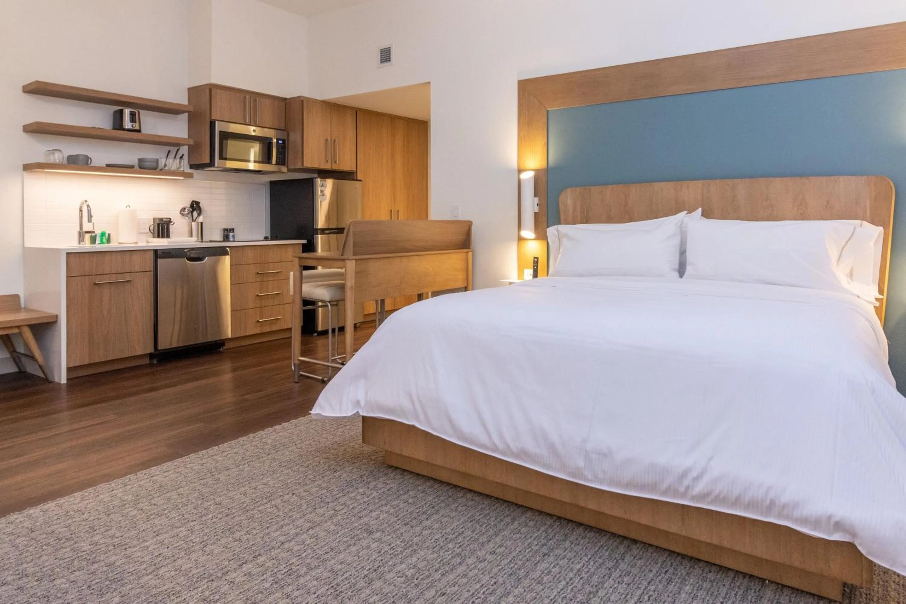 Bedroom, Bed in Element St. Louis Midtown