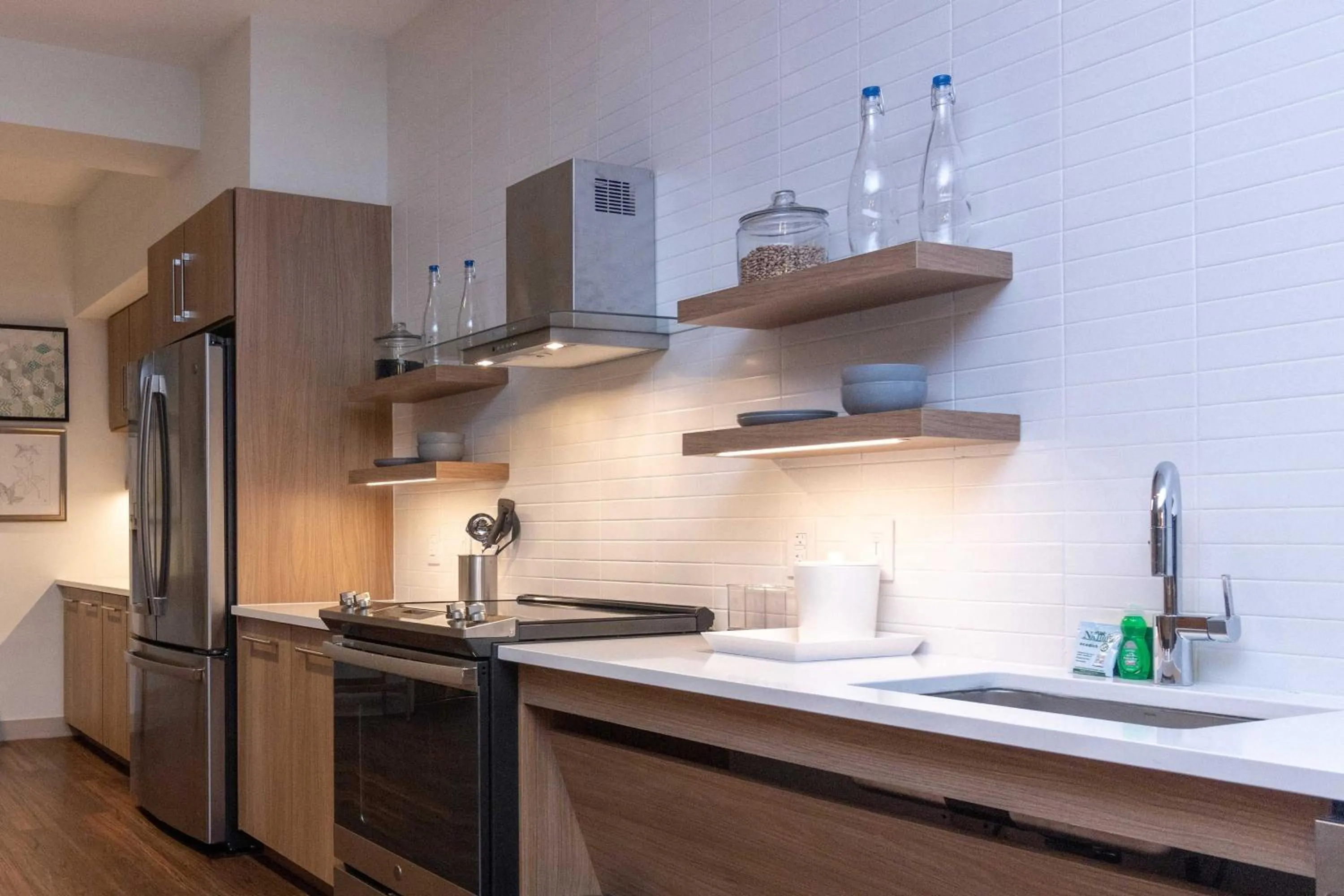 Photo of the whole room in Element St. Louis Midtown