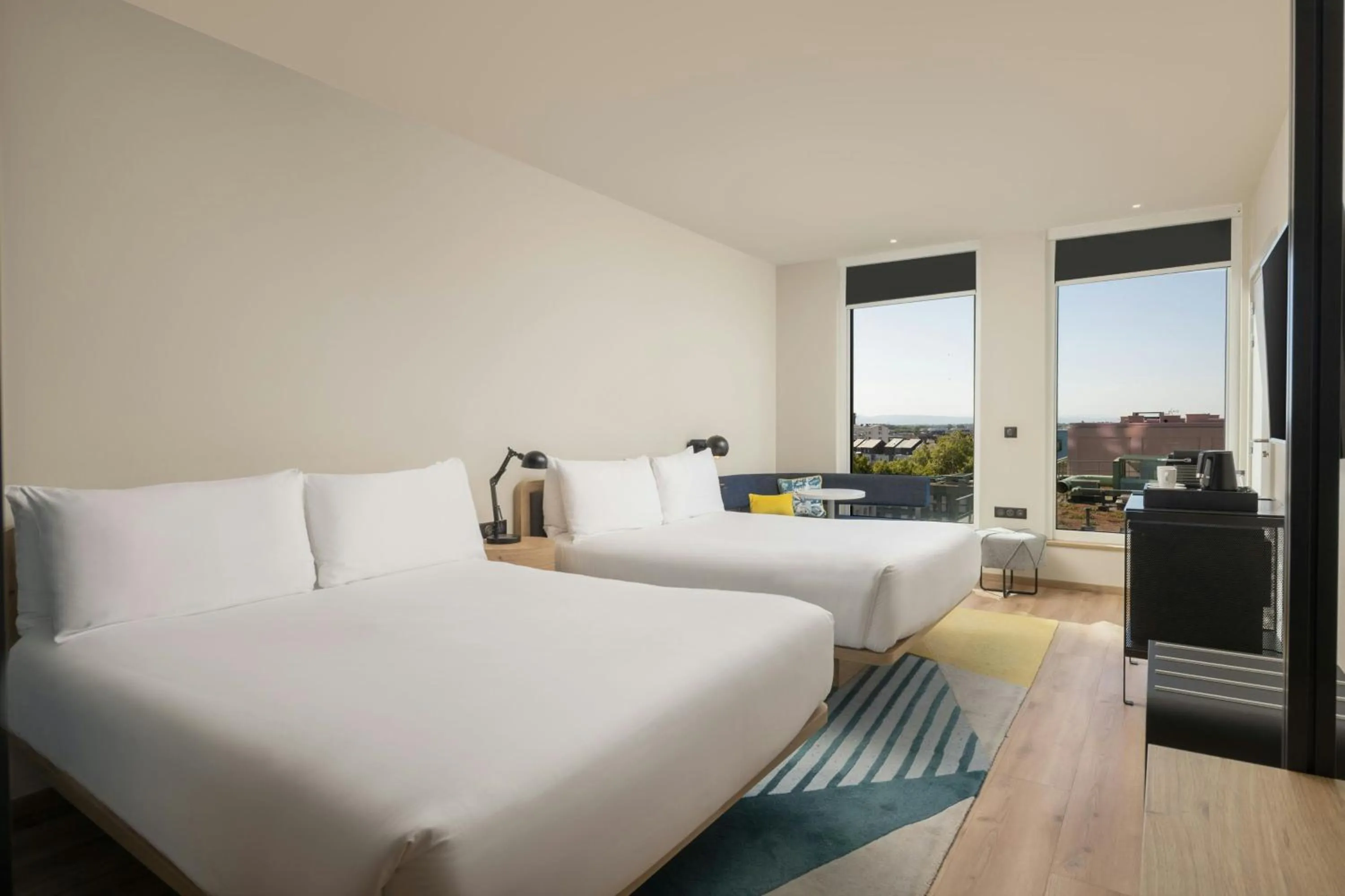 Photo of the whole room, Bed in Aloft Strasbourg City Centre