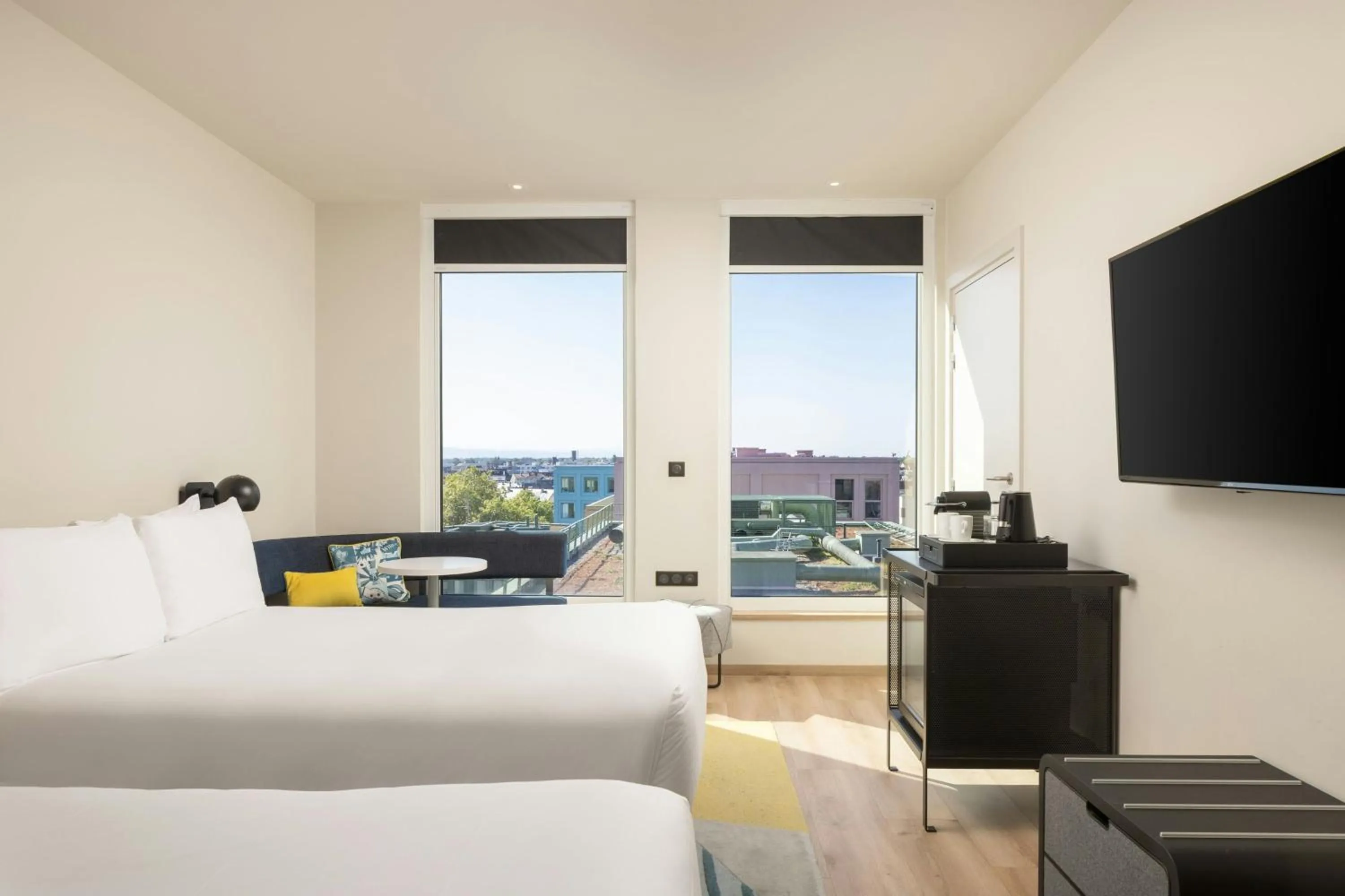 Photo of the whole room, Bed in Aloft Strasbourg City Centre