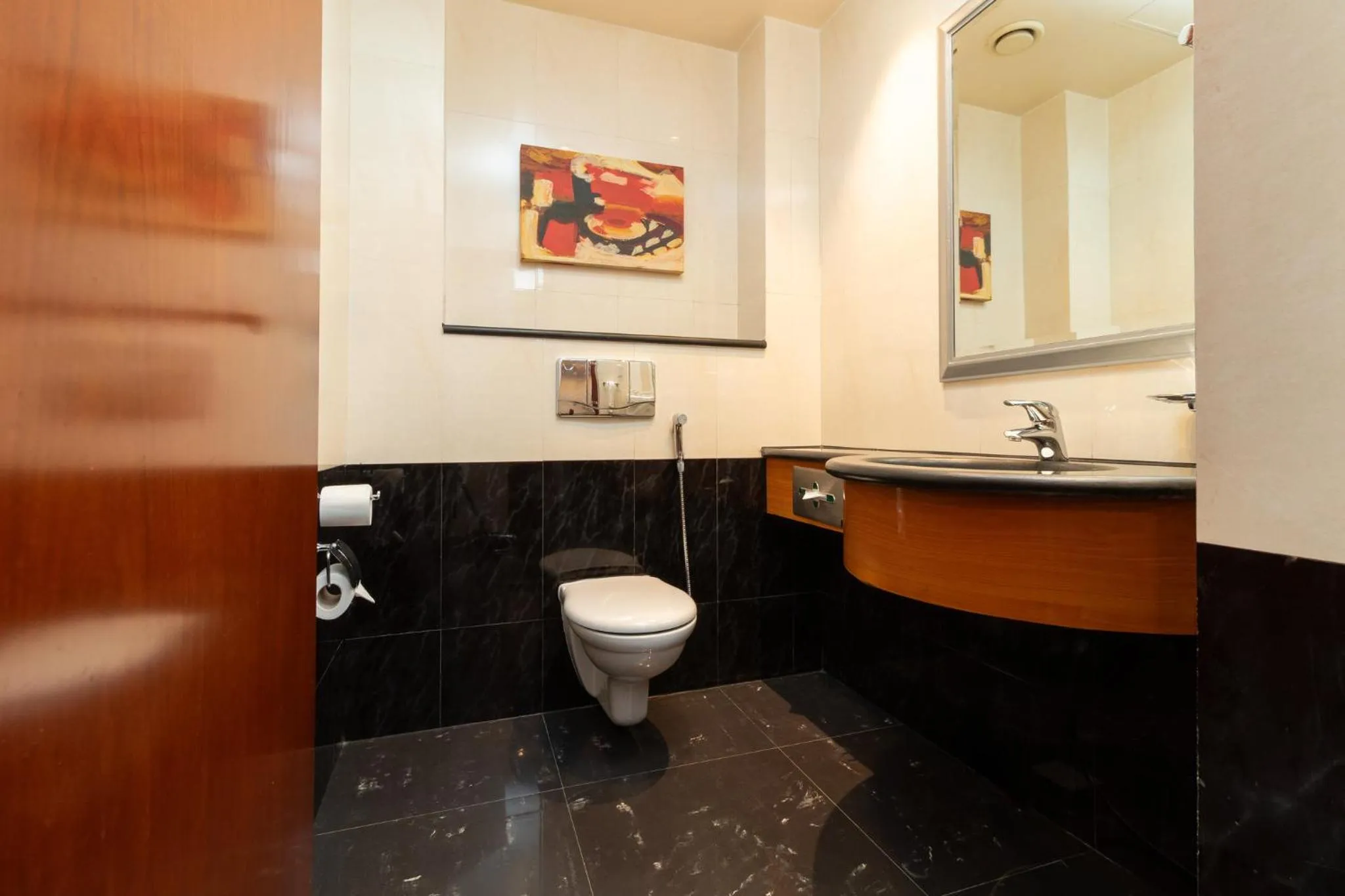 Photo of the whole room in Holiday Inn - Suites Kuwait Salmiya by IHG