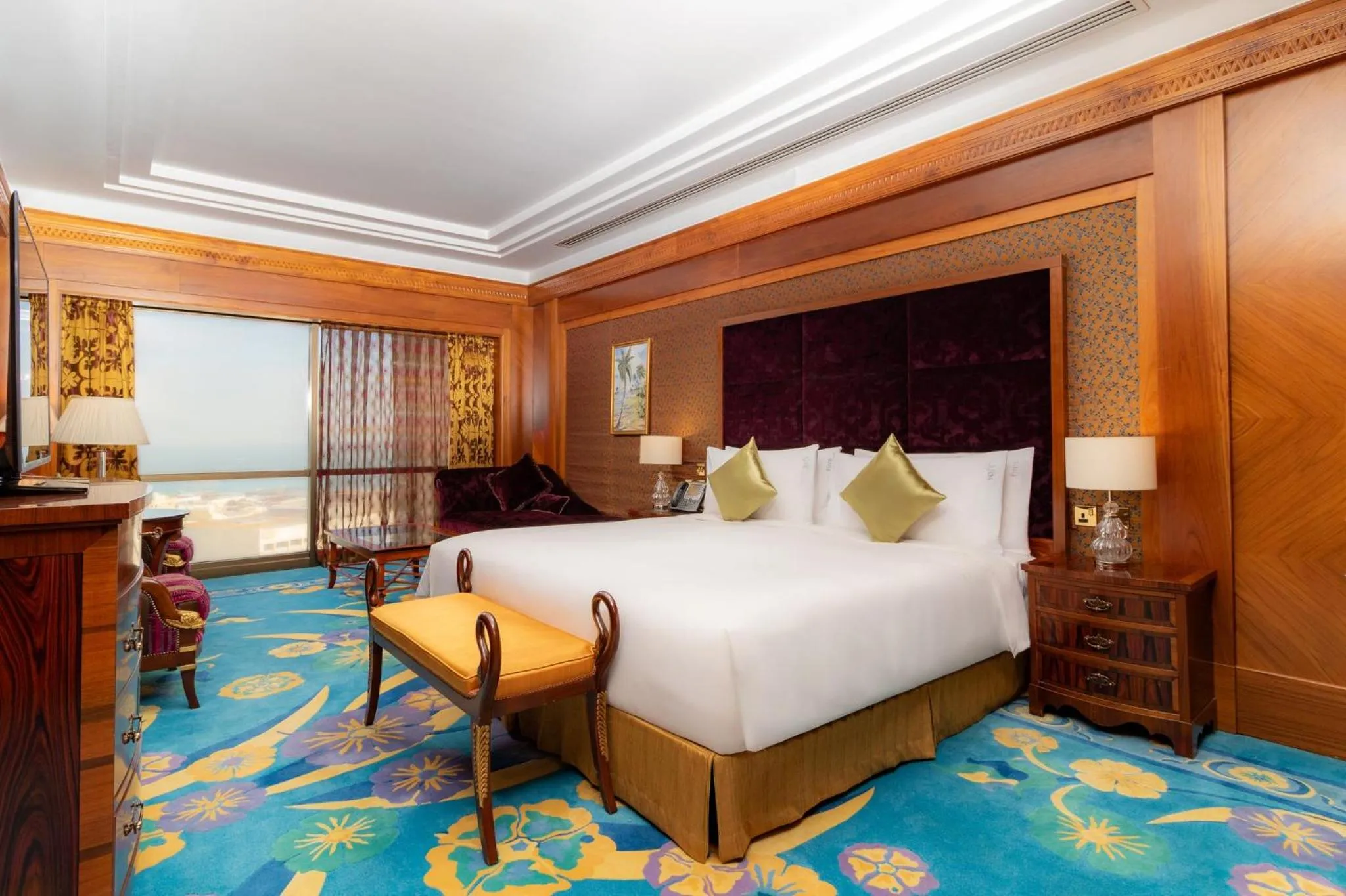 Photo of the whole room, Bed in Holiday Inn - Suites Kuwait Salmiya by IHG