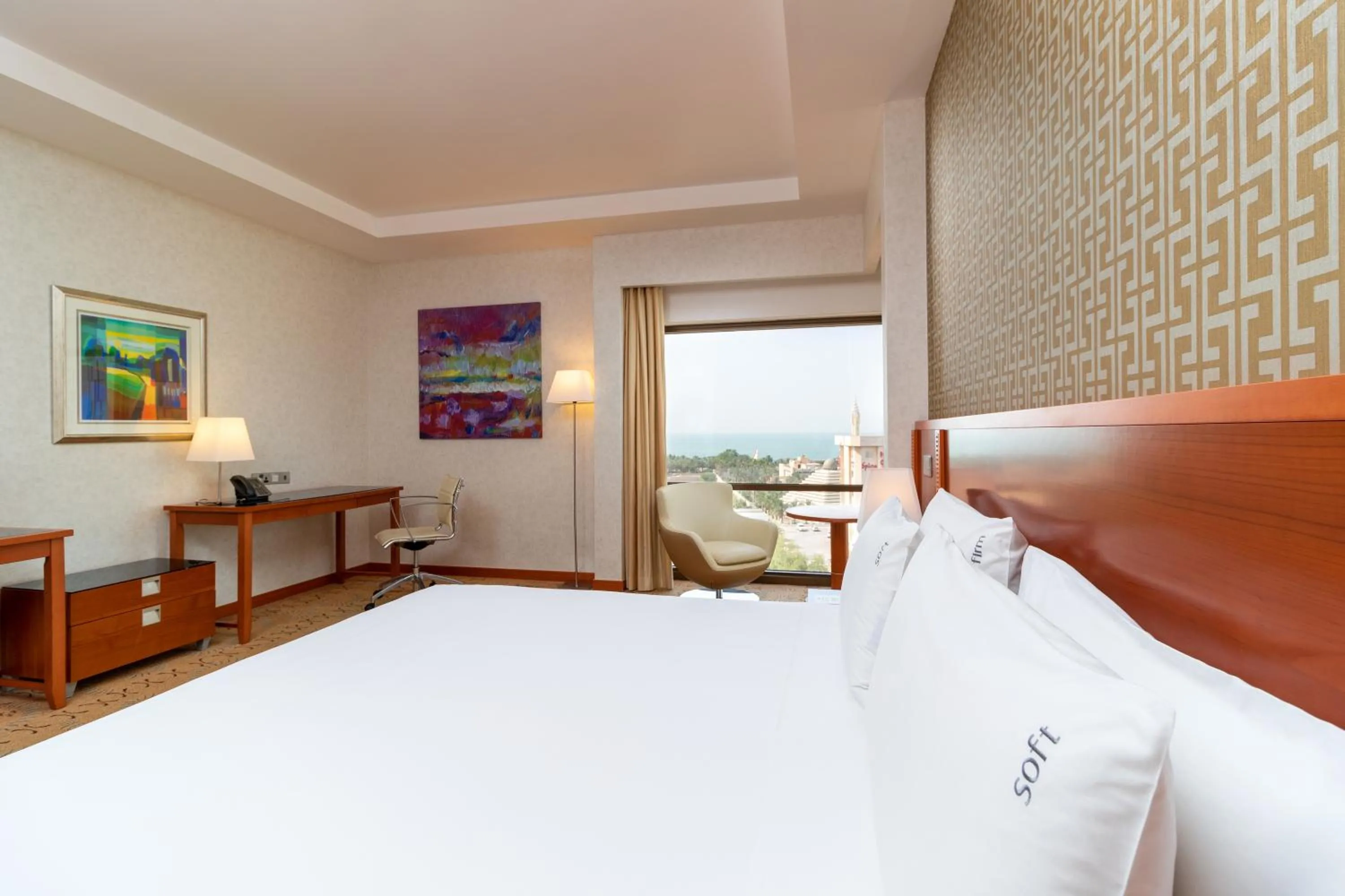 Bedroom, Bed in Holiday Inn - Suites Kuwait Salmiya by IHG