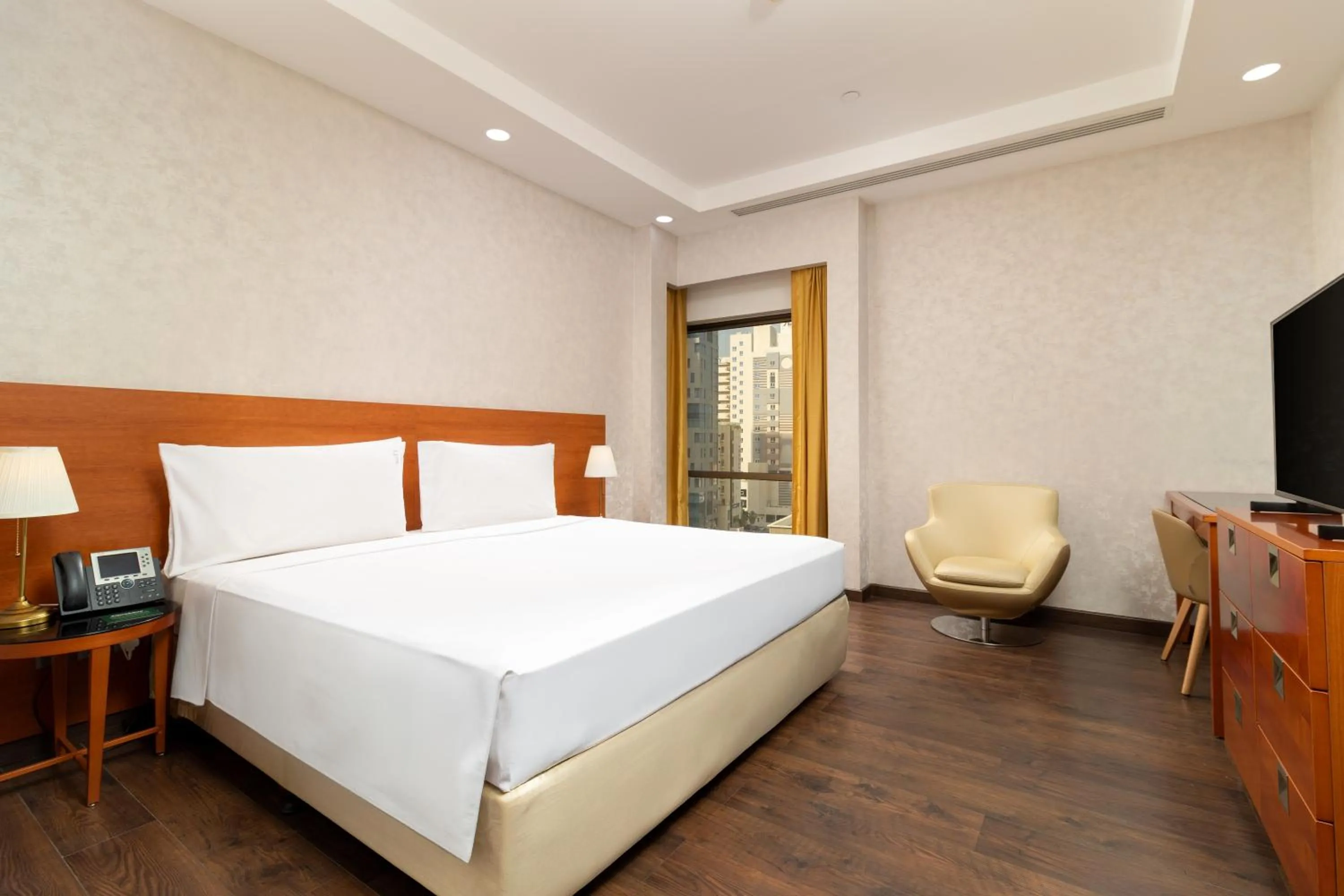 Bed in Holiday Inn - Suites Kuwait Salmiya by IHG