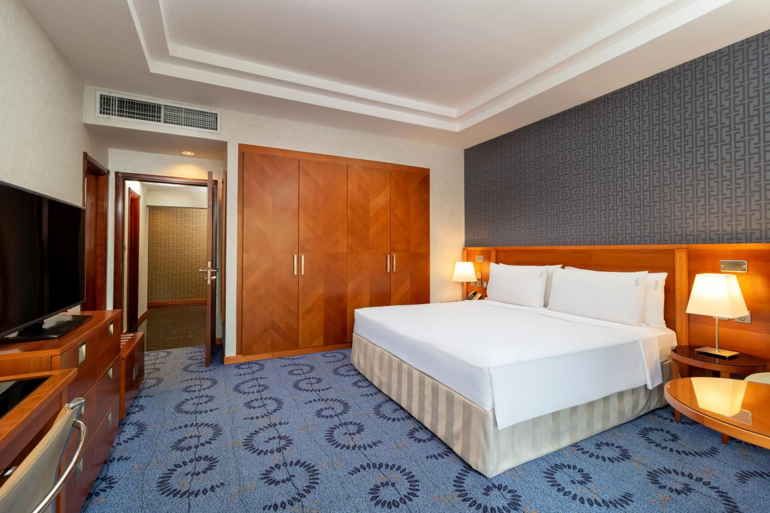 Bedroom, Bed in Holiday Inn - Suites Kuwait Salmiya by IHG