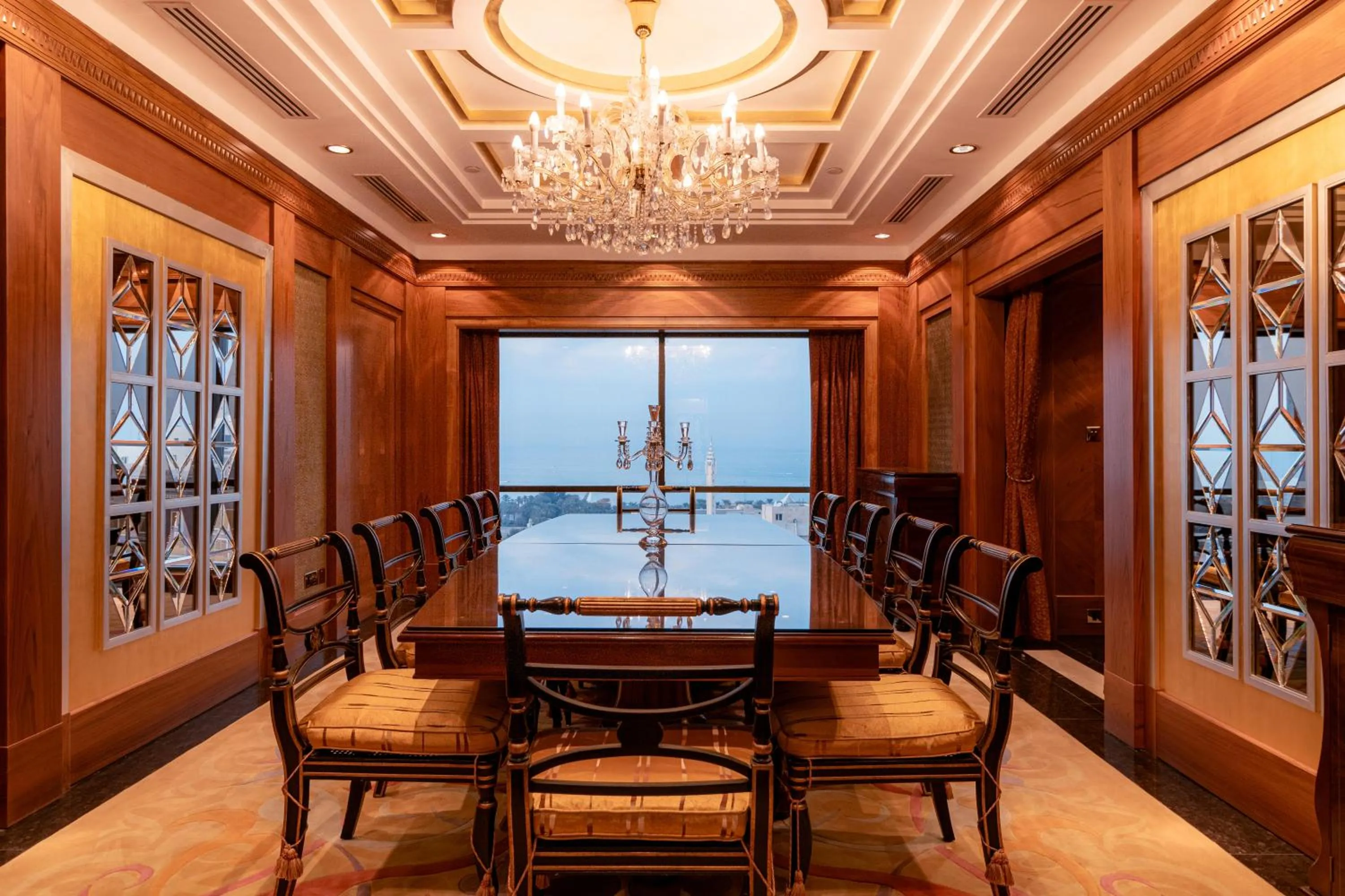 Dining area in Holiday Inn - Suites Kuwait Salmiya by IHG