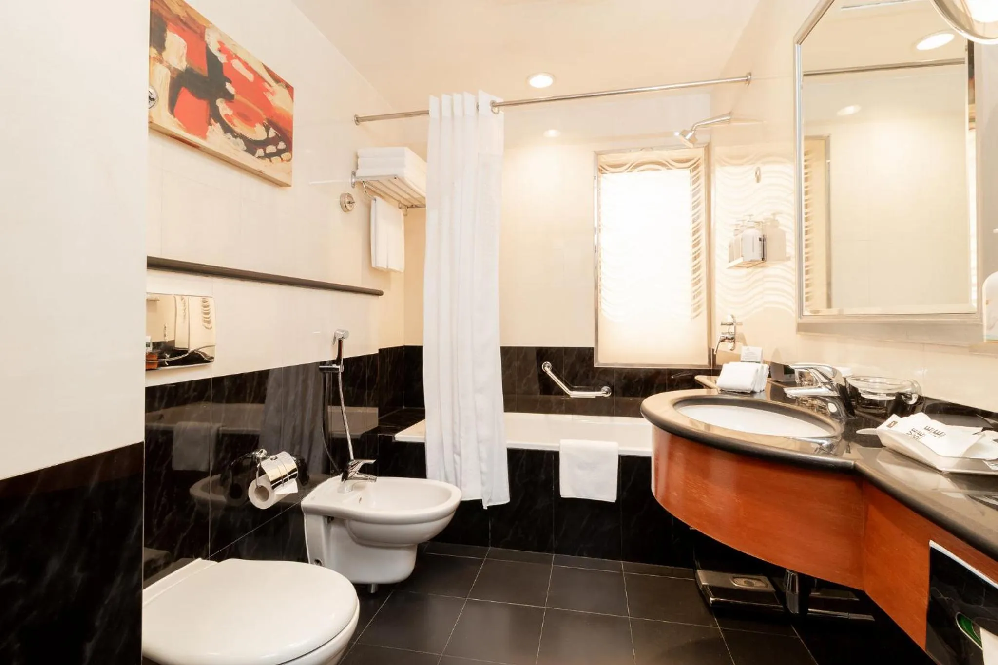 Photo of the whole room in Holiday Inn - Suites Kuwait Salmiya by IHG