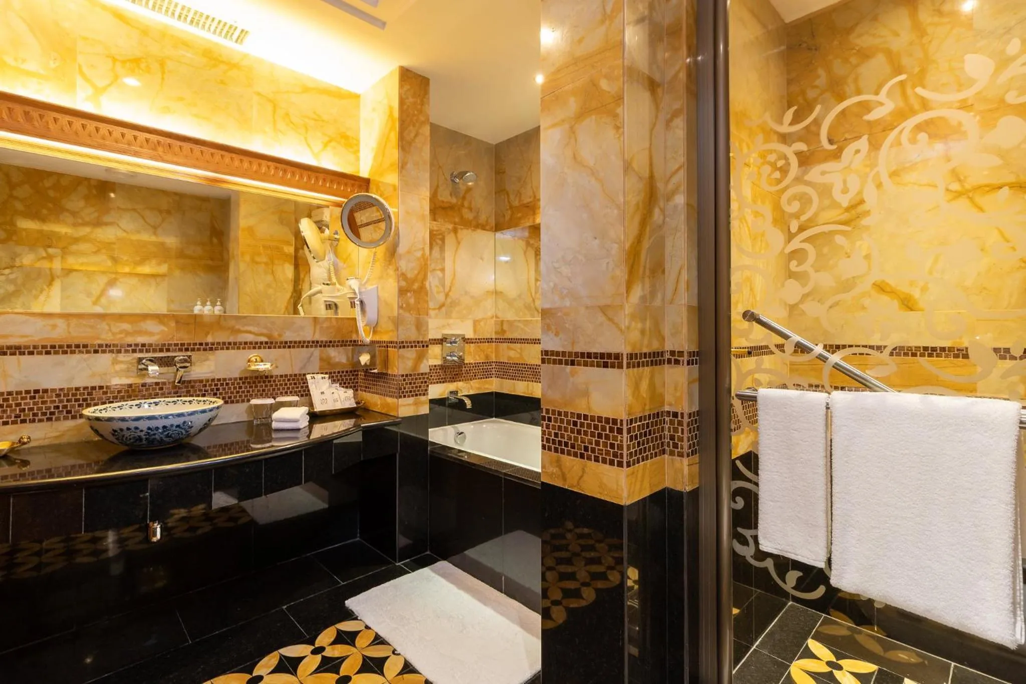 Photo of the whole room in Holiday Inn - Suites Kuwait Salmiya by IHG