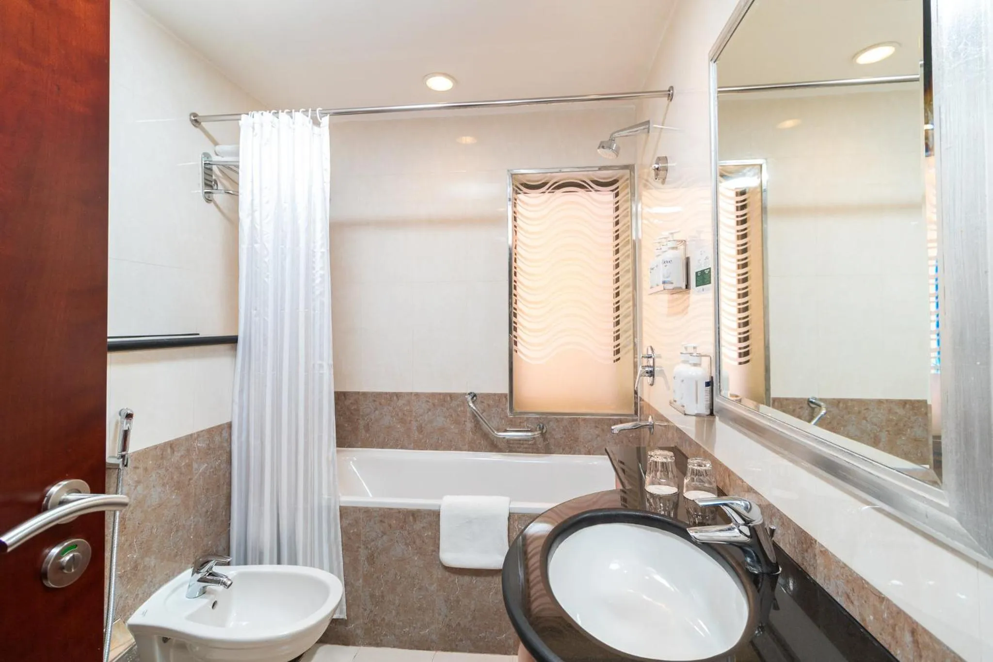 Photo of the whole room in Holiday Inn - Suites Kuwait Salmiya by IHG