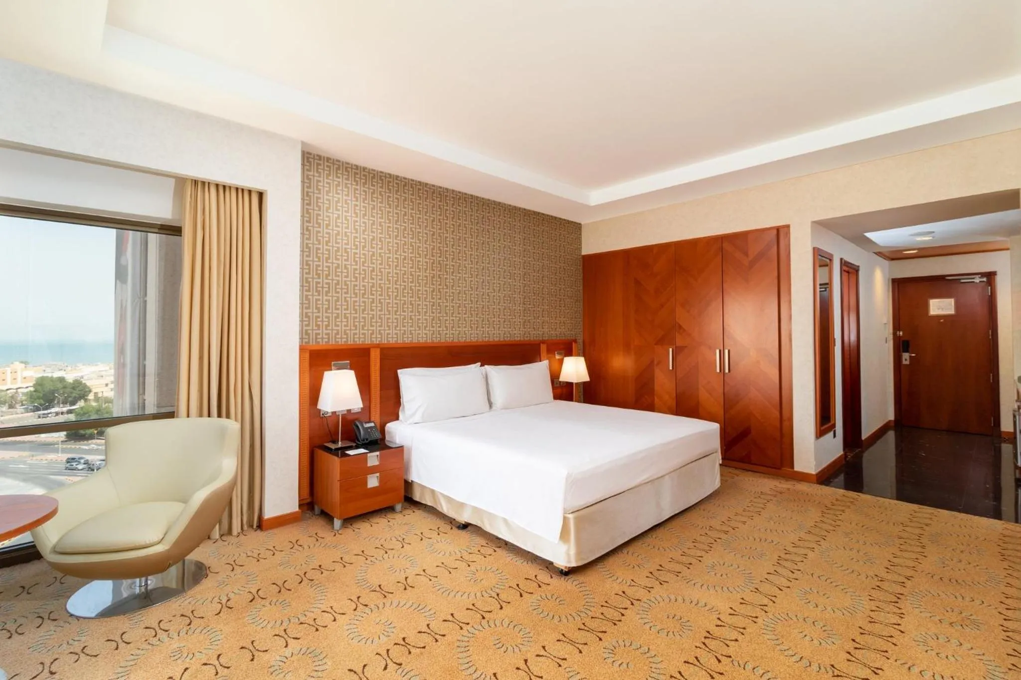 Photo of the whole room, Bed in Holiday Inn - Suites Kuwait Salmiya by IHG