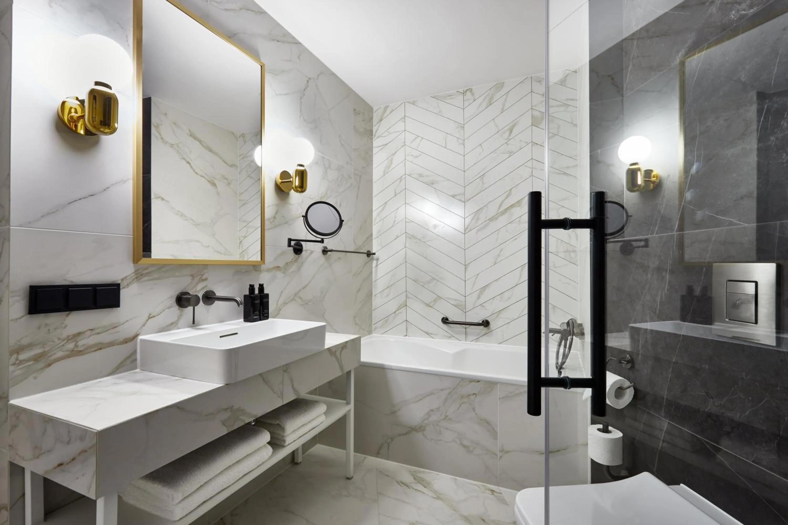 Bathroom in Crowne Plaza - Warsaw - The HUB by IHG