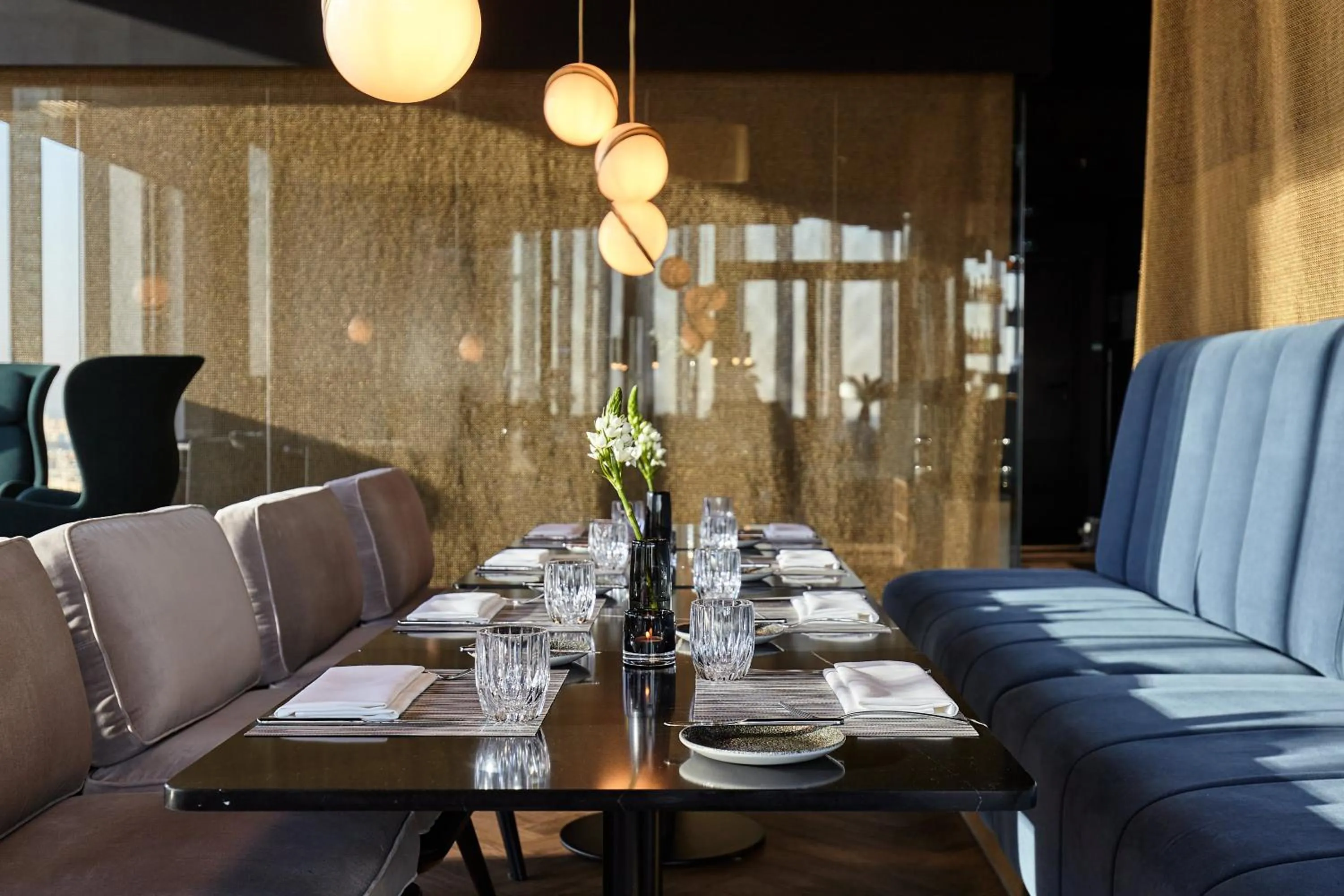 Lounge or bar in Crowne Plaza - Warsaw - The HUB by IHG