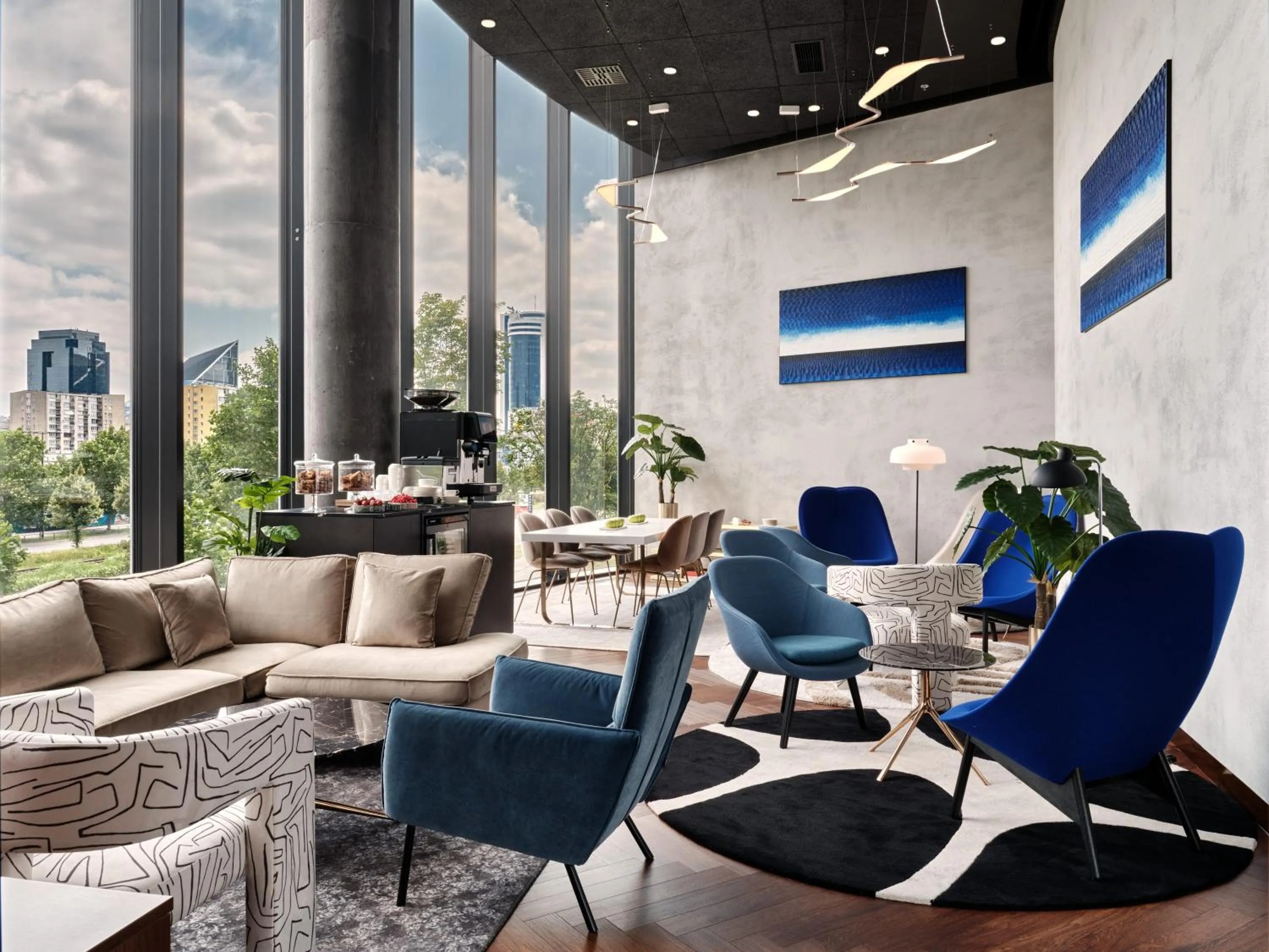 Lounge or bar in Crowne Plaza - Warsaw - The HUB by IHG