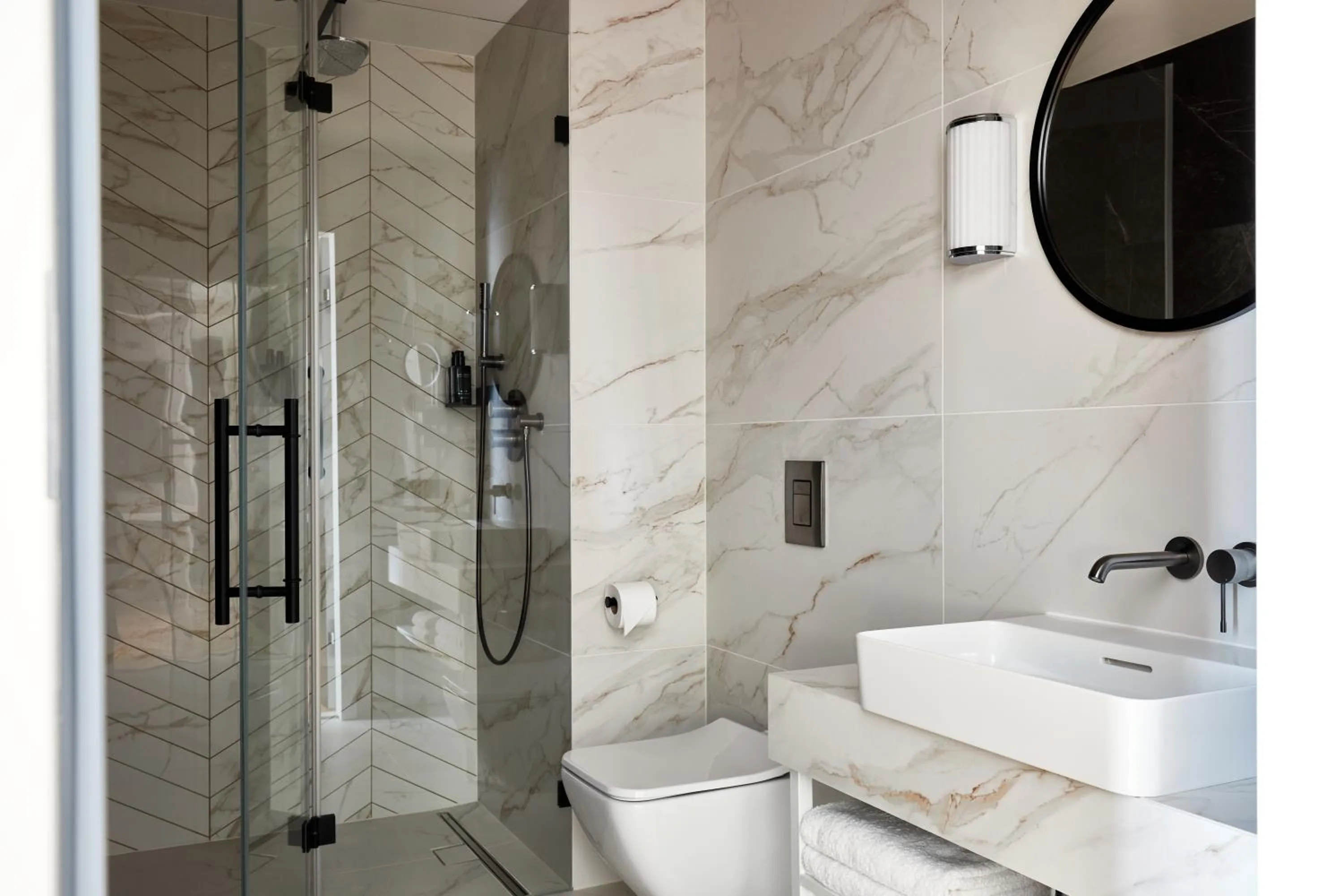 Bathroom in Crowne Plaza - Warsaw - The HUB by IHG