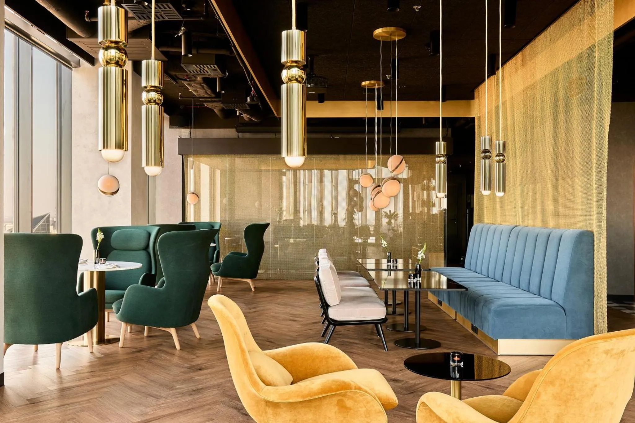 Lounge or bar in Crowne Plaza - Warsaw - The HUB by IHG