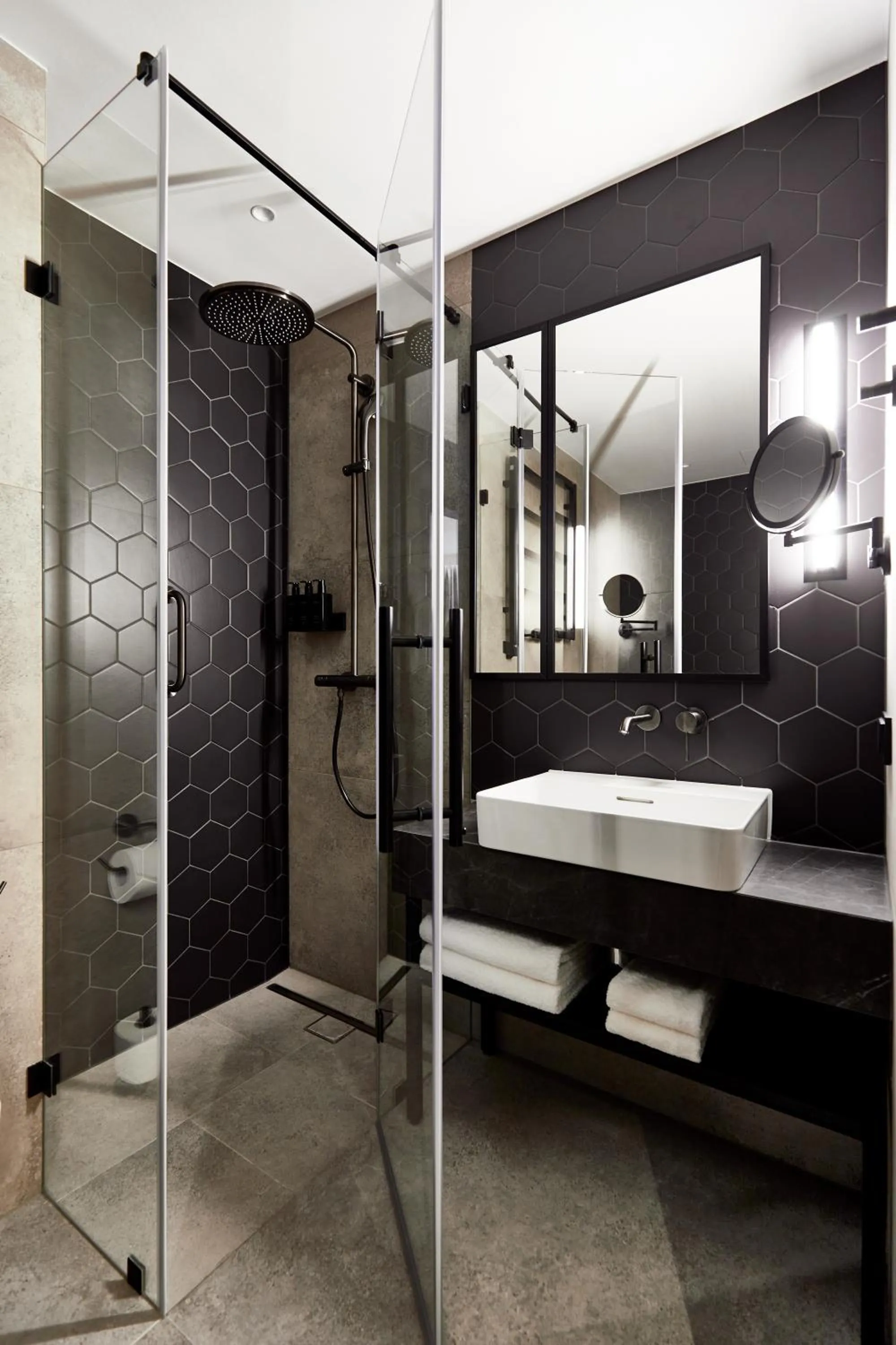 Bathroom in Crowne Plaza - Warsaw - The HUB by IHG