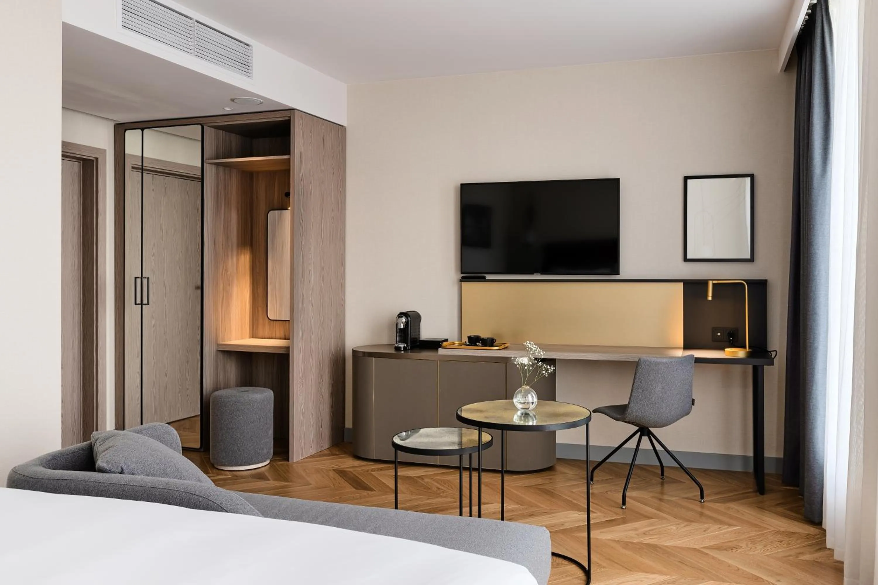 TV and multimedia, Bed in Crowne Plaza - Warsaw - The HUB by IHG