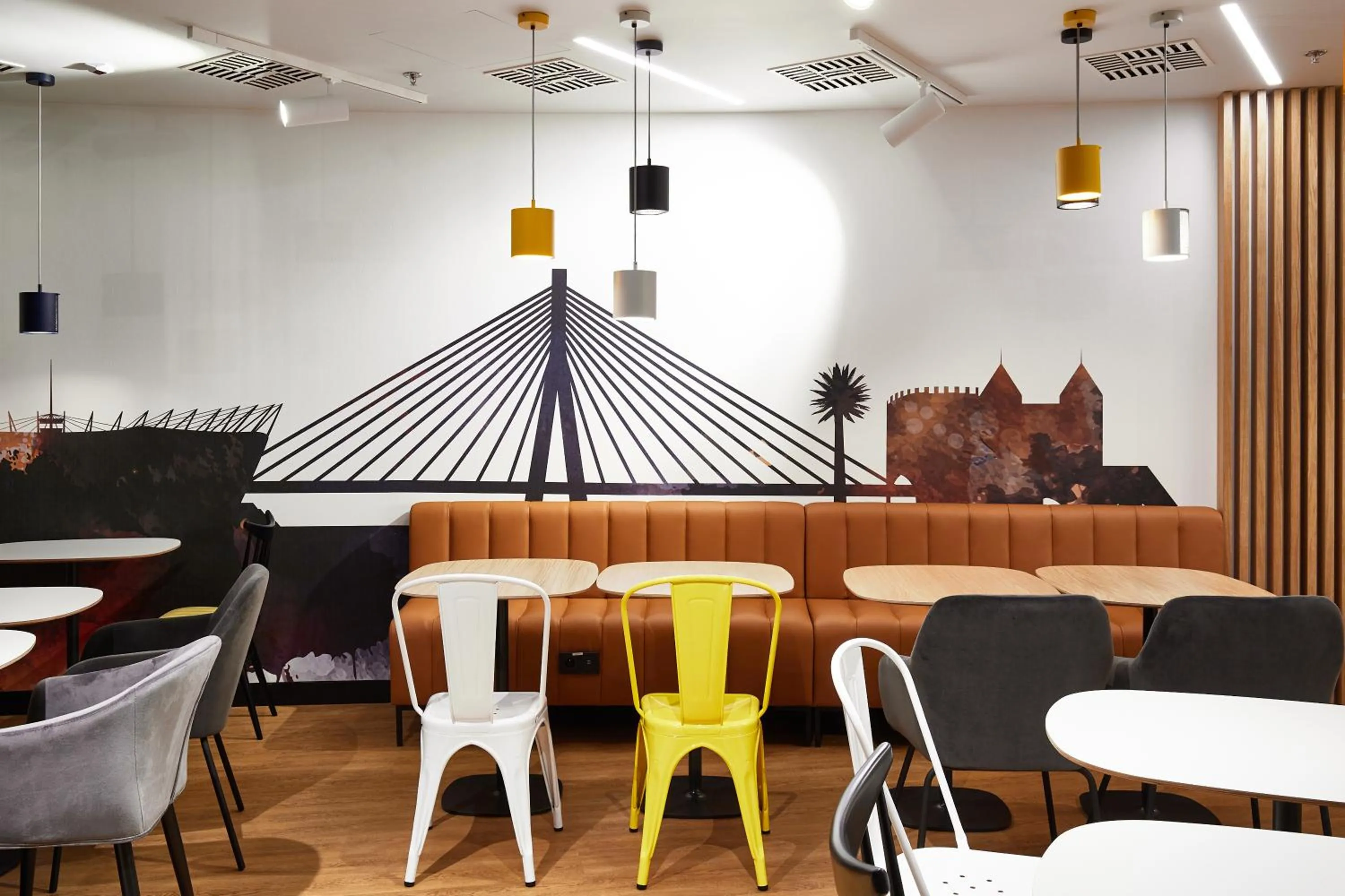 Restaurant/places to eat in Holiday Inn Express - Warsaw - The HUB by IHG