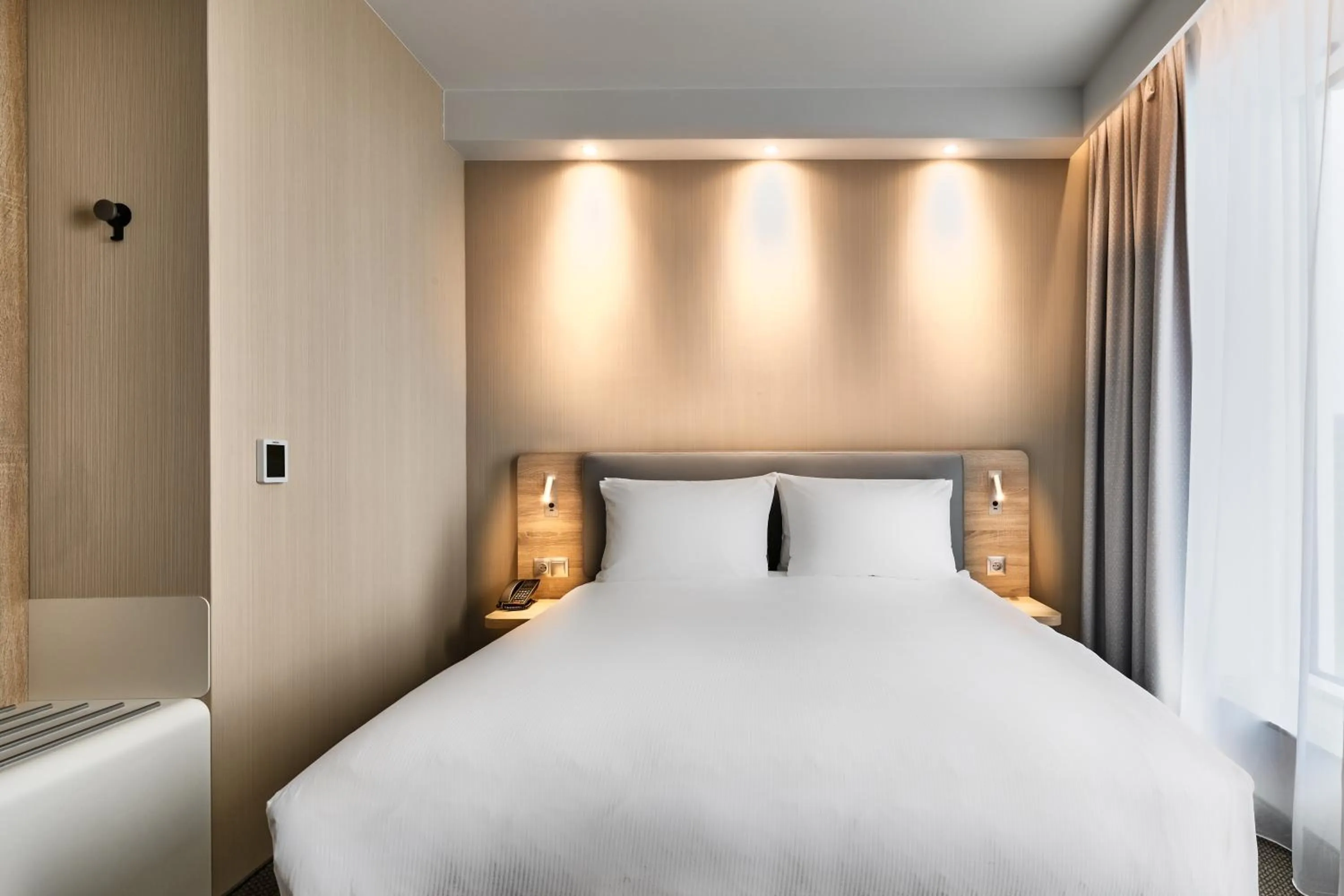 Photo of the whole room, Bed in Holiday Inn Express - Warsaw - The HUB by IHG