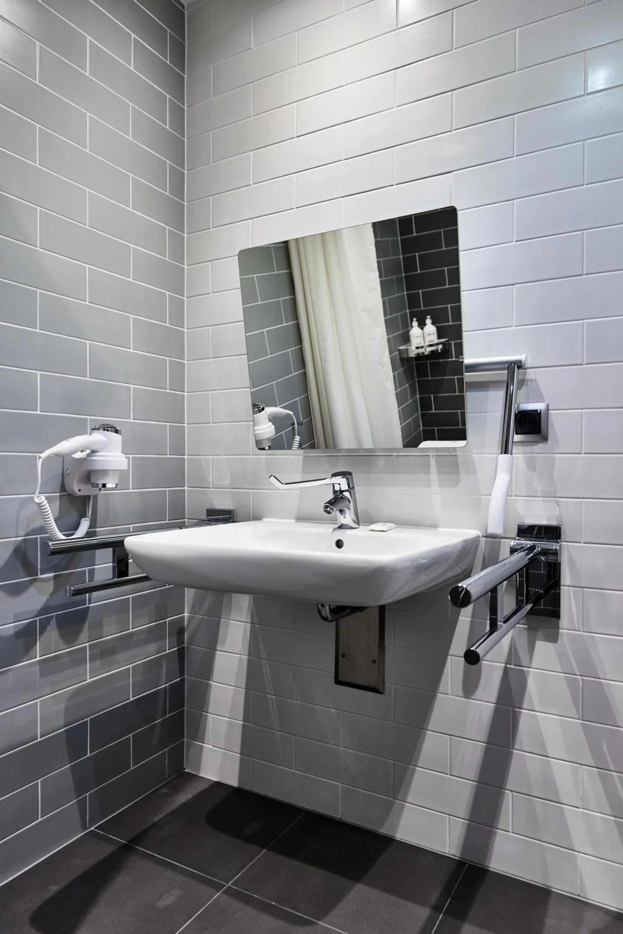 Bathroom in Holiday Inn Express - Warsaw - The HUB by IHG