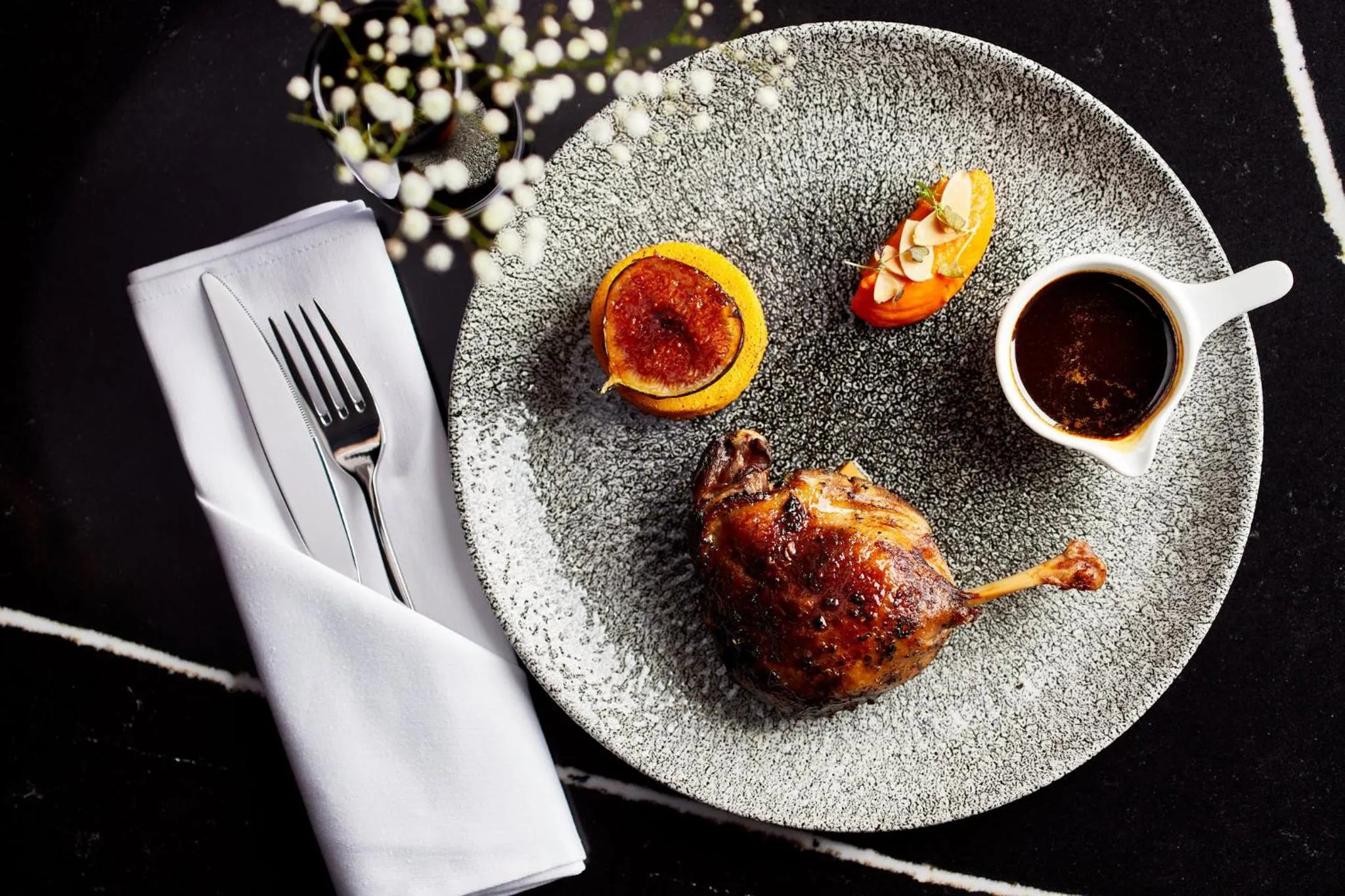 Restaurant/places to eat in Holiday Inn Express - Warsaw - The HUB by IHG