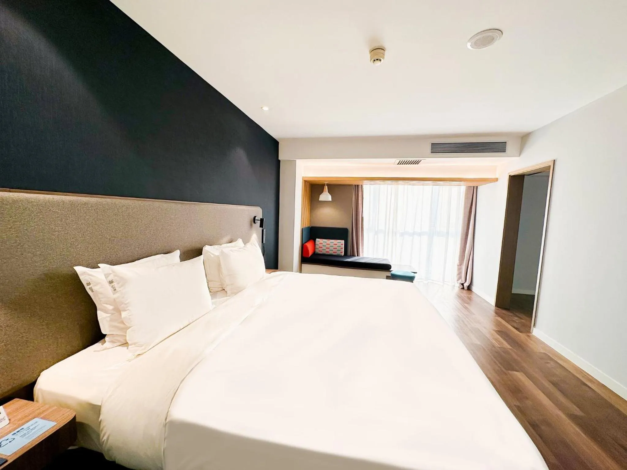 Photo of the whole room, Bed in Holiday Inn Express Tianjin Airport East by IHG
