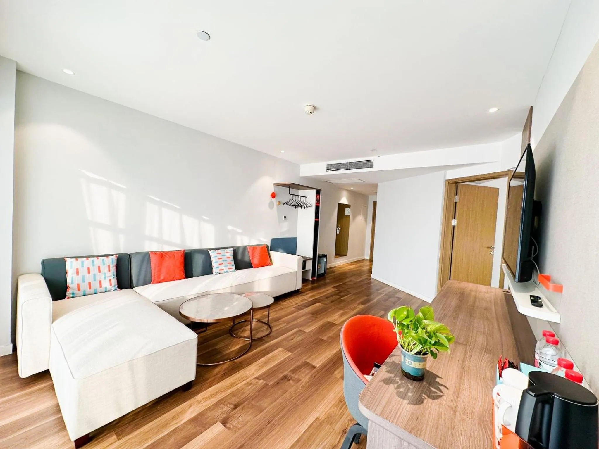 Photo of the whole room in Holiday Inn Express Tianjin Airport East by IHG