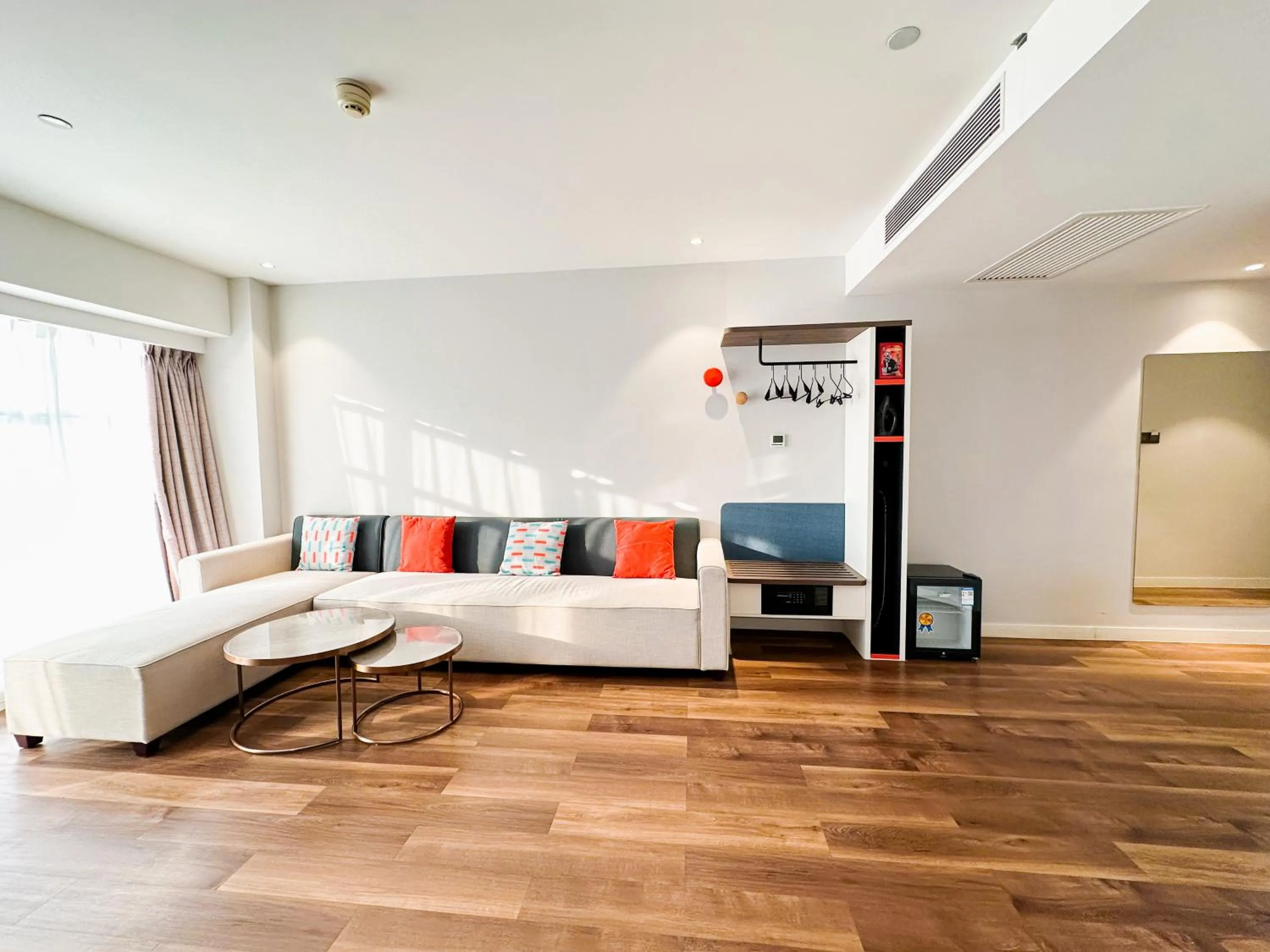 Living room, Bed in Holiday Inn Express Tianjin Airport East by IHG