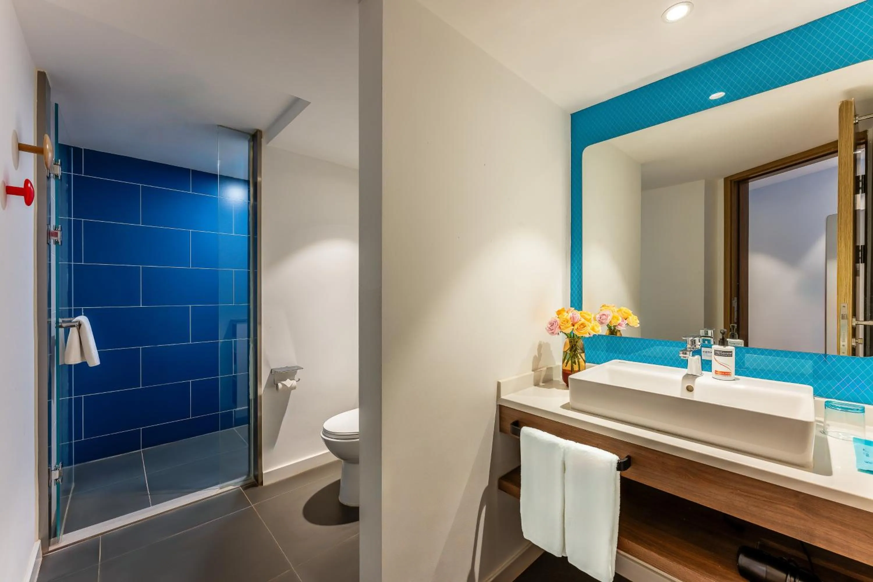 Photo of the whole room in Holiday Inn Express Tianjin Airport East by IHG