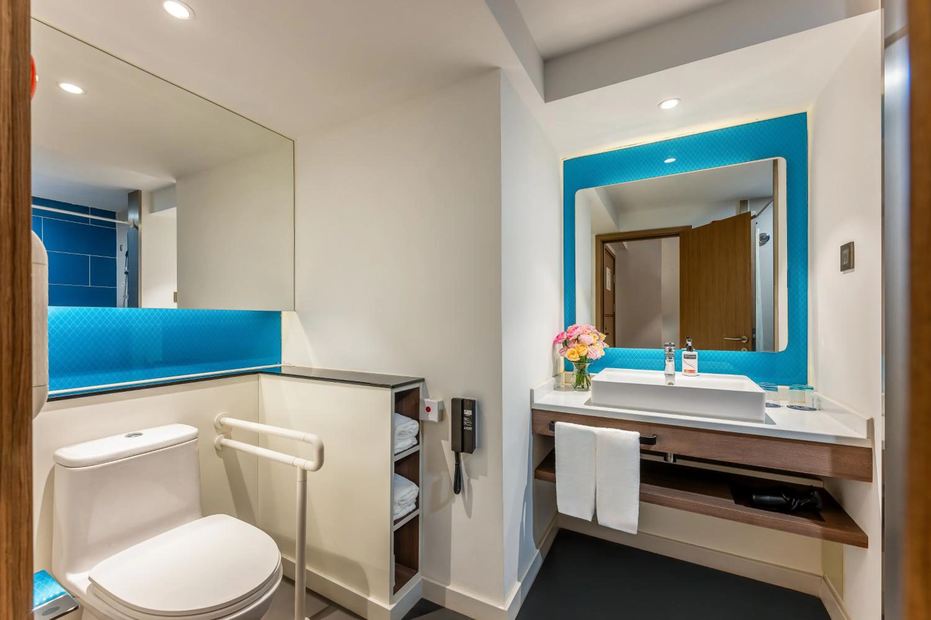 Photo of the whole room in Holiday Inn Express Tianjin Airport East by IHG