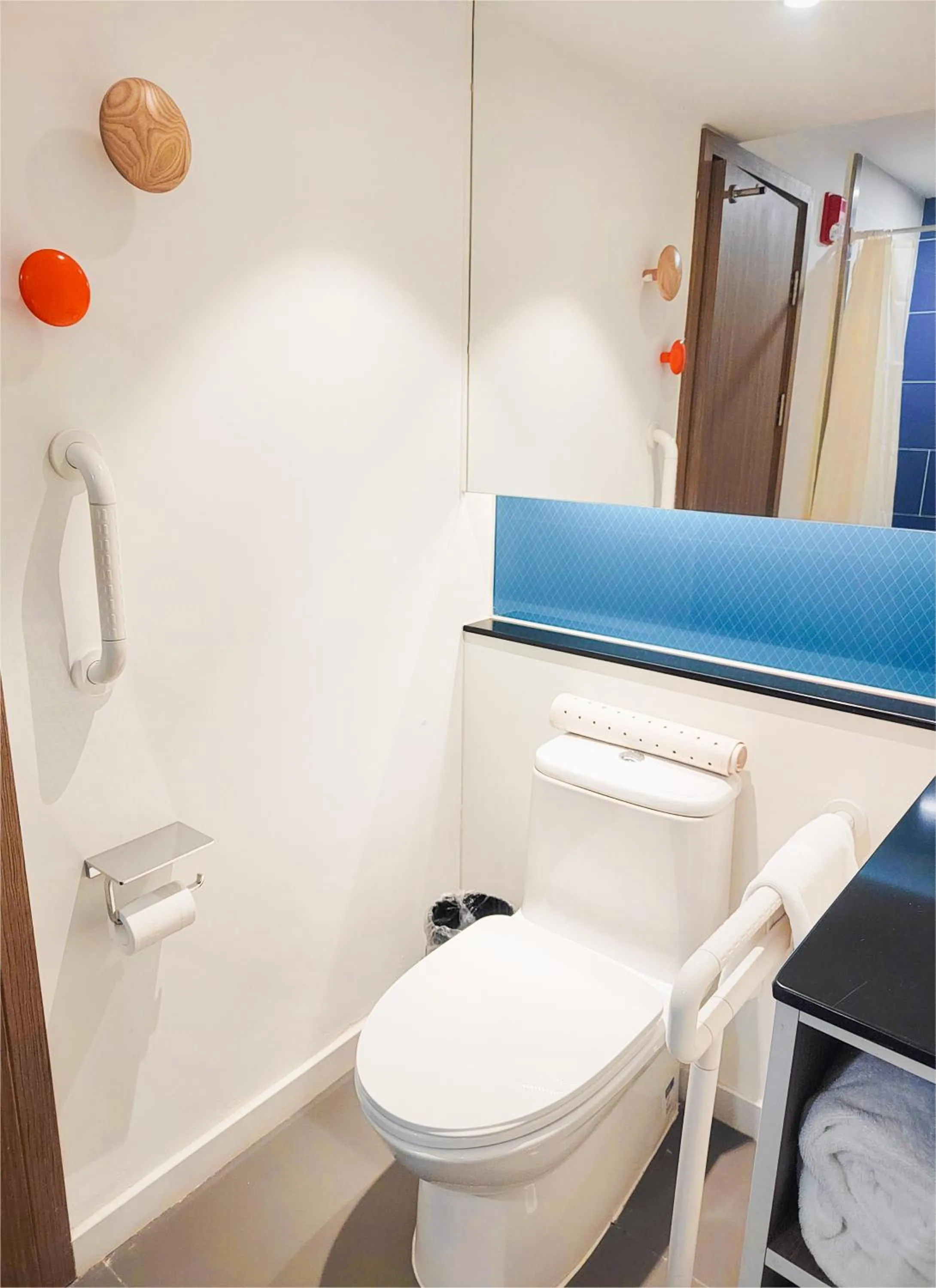 Toilet in Holiday Inn Express Tianjin Airport East by IHG