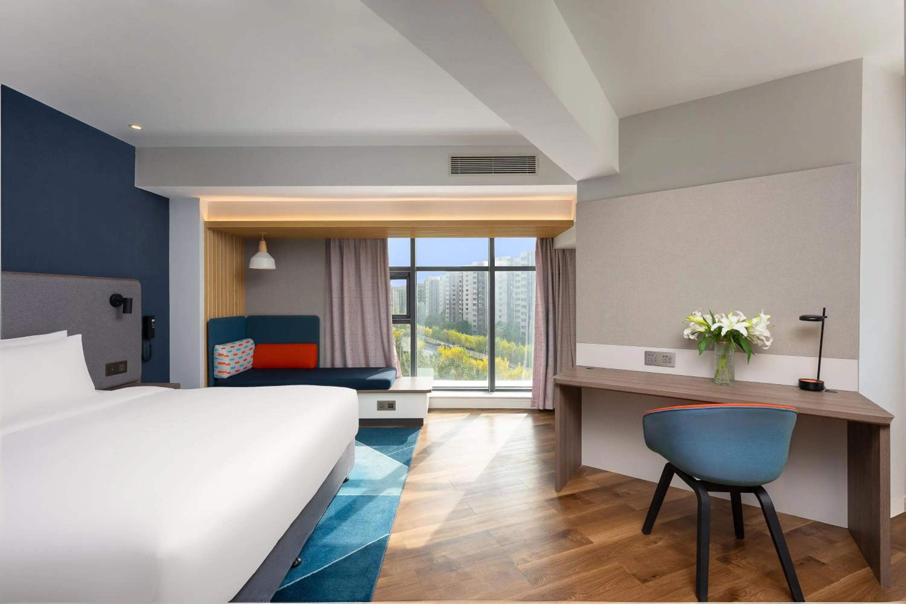 Photo of the whole room, Bed in Holiday Inn Express Tianjin Airport East by IHG