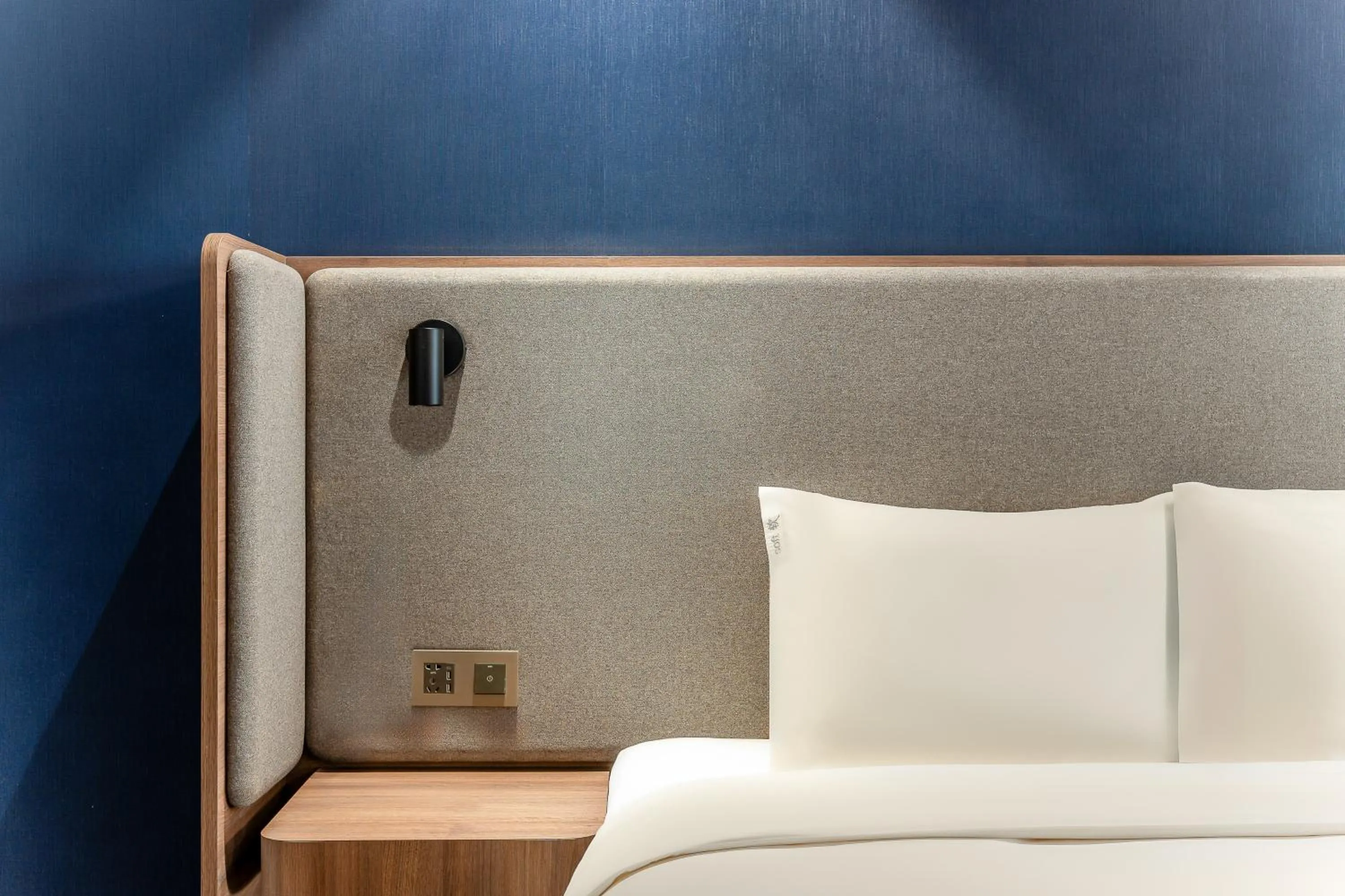 Photo of the whole room, Bed in Holiday Inn Express Tianjin Airport East by IHG