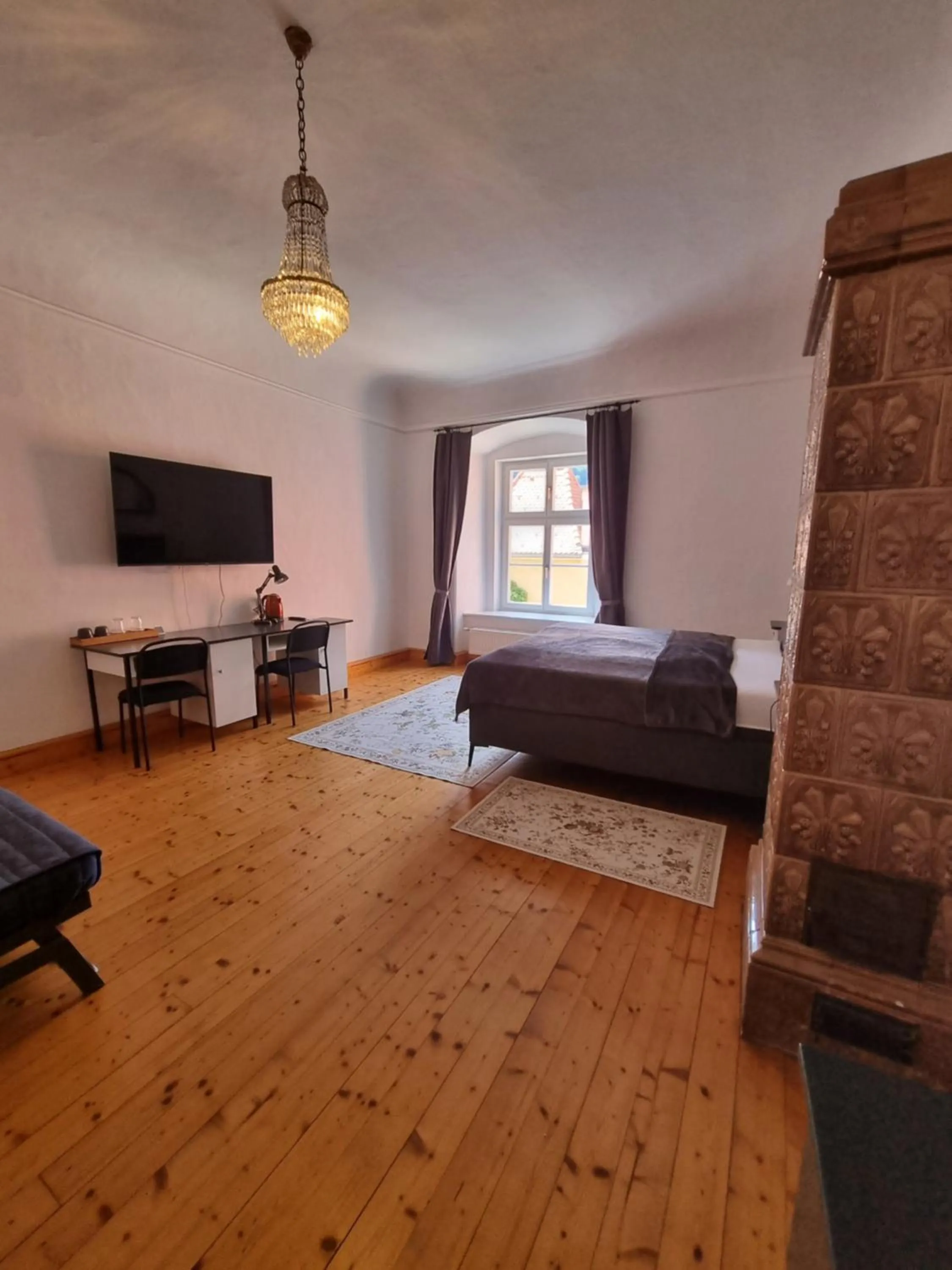 Communal lounge/ TV room, Bed in Hotel im Stift Neuberg