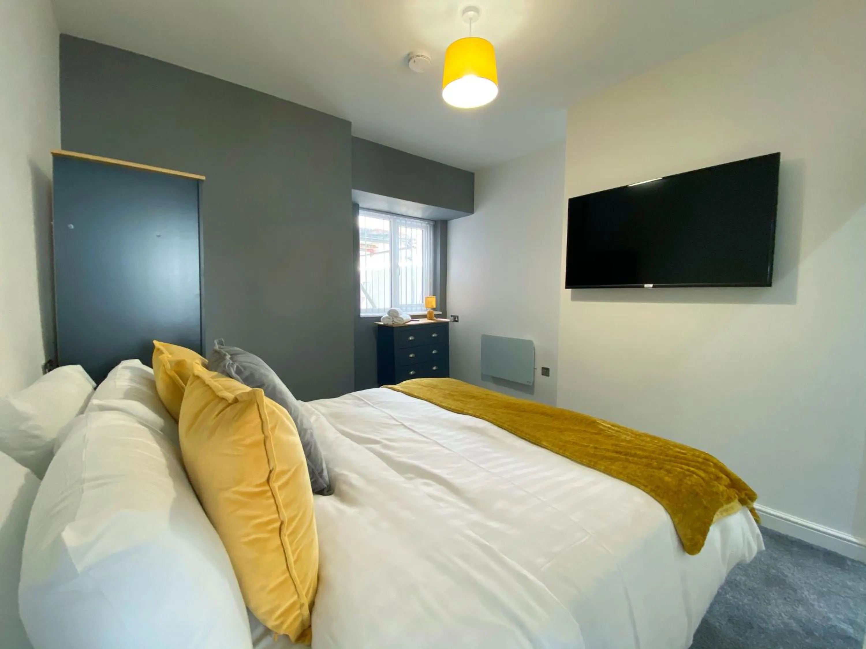 Bedroom, Bed in Chelsea Suite Sasco Apartments