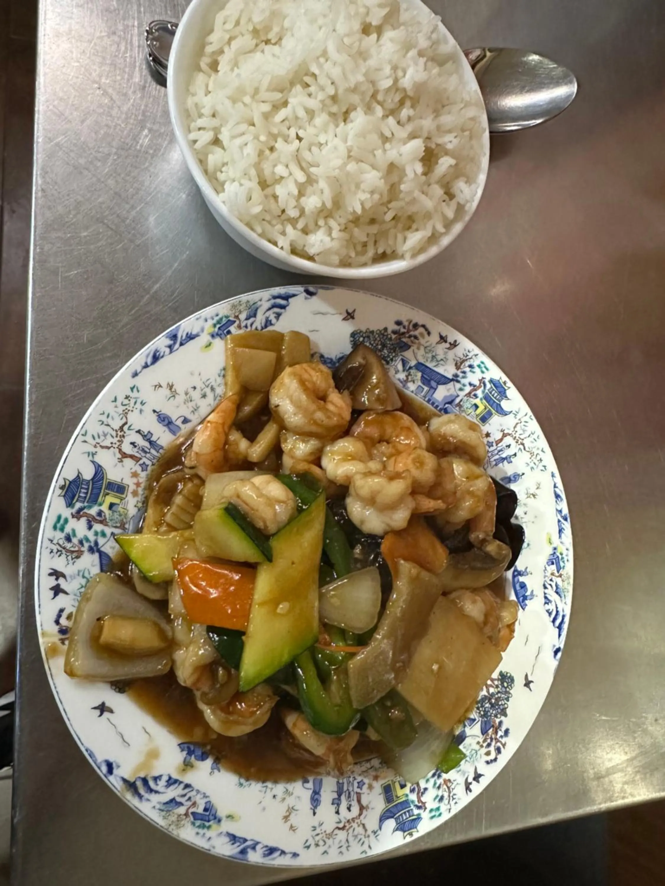 Hostal agripino y Restaurante asiático