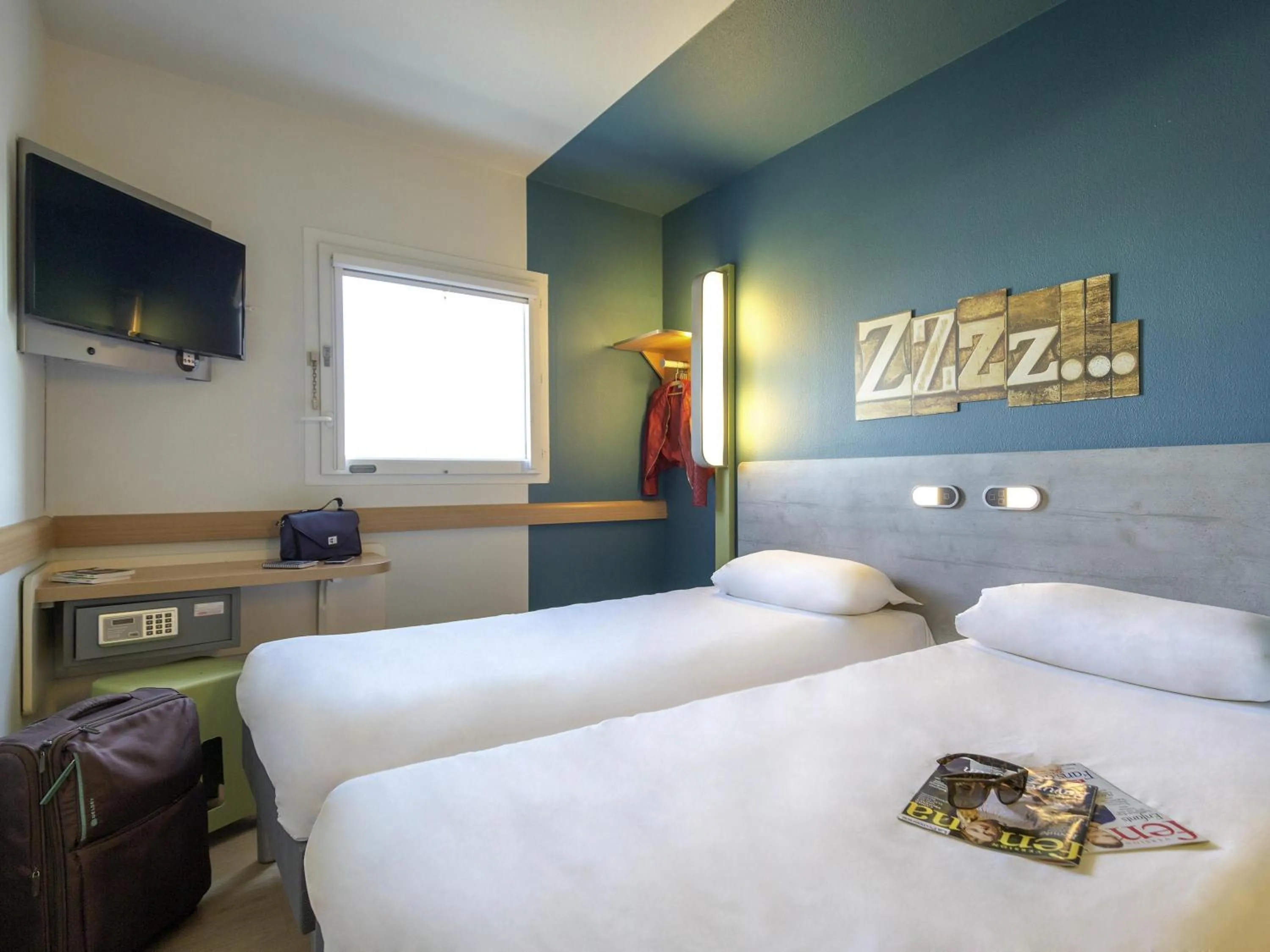 Bedroom, Bed in ibis budget Rueil Malmaison
