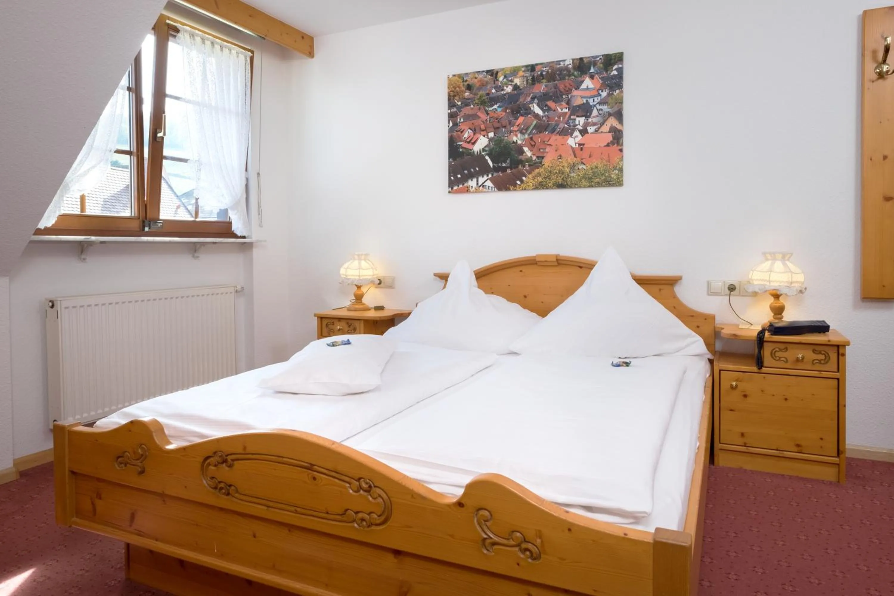 Bed in Hotel der Löwen in Staufen