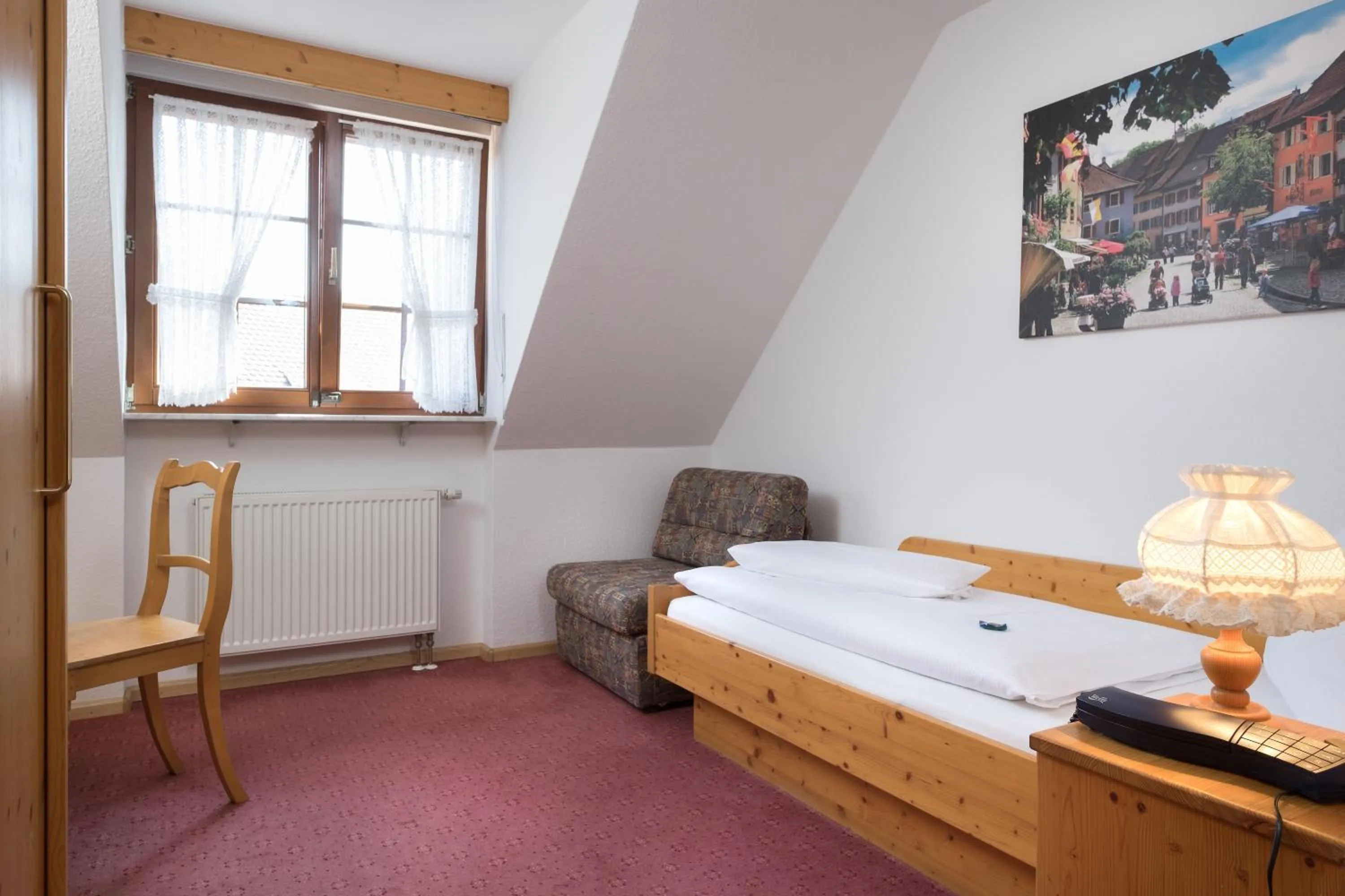 Bed in Hotel der Löwen in Staufen