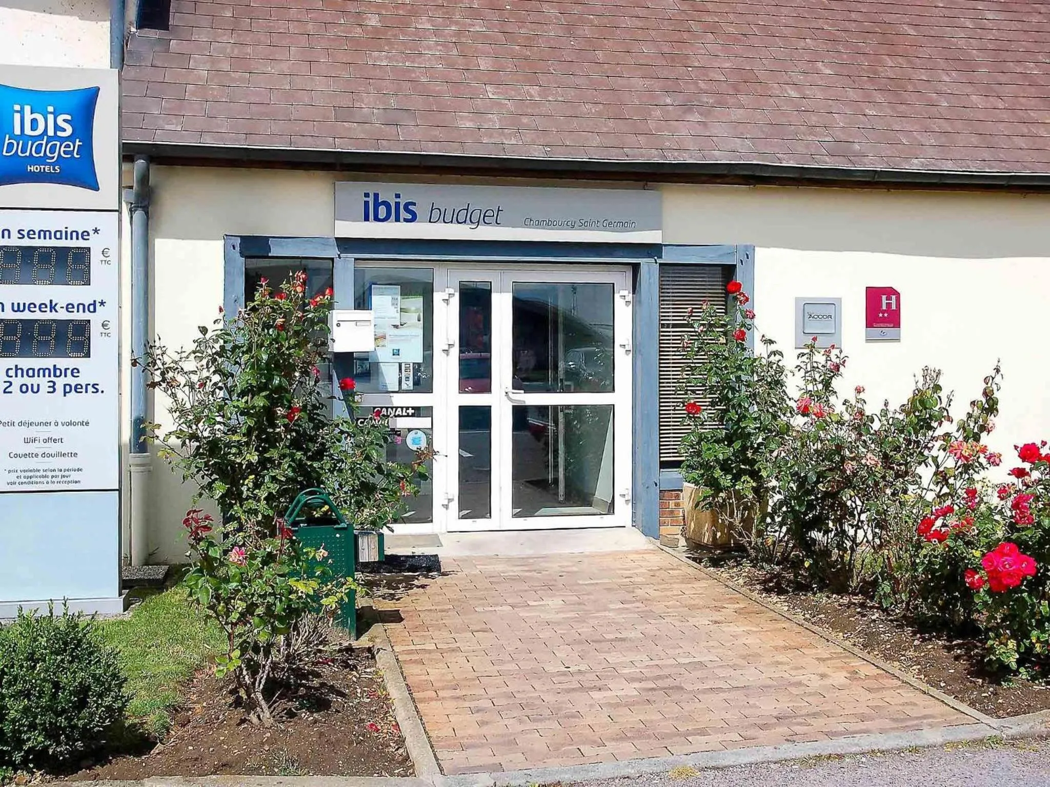 Property building in ibis budget Chambourcy Saint Germain