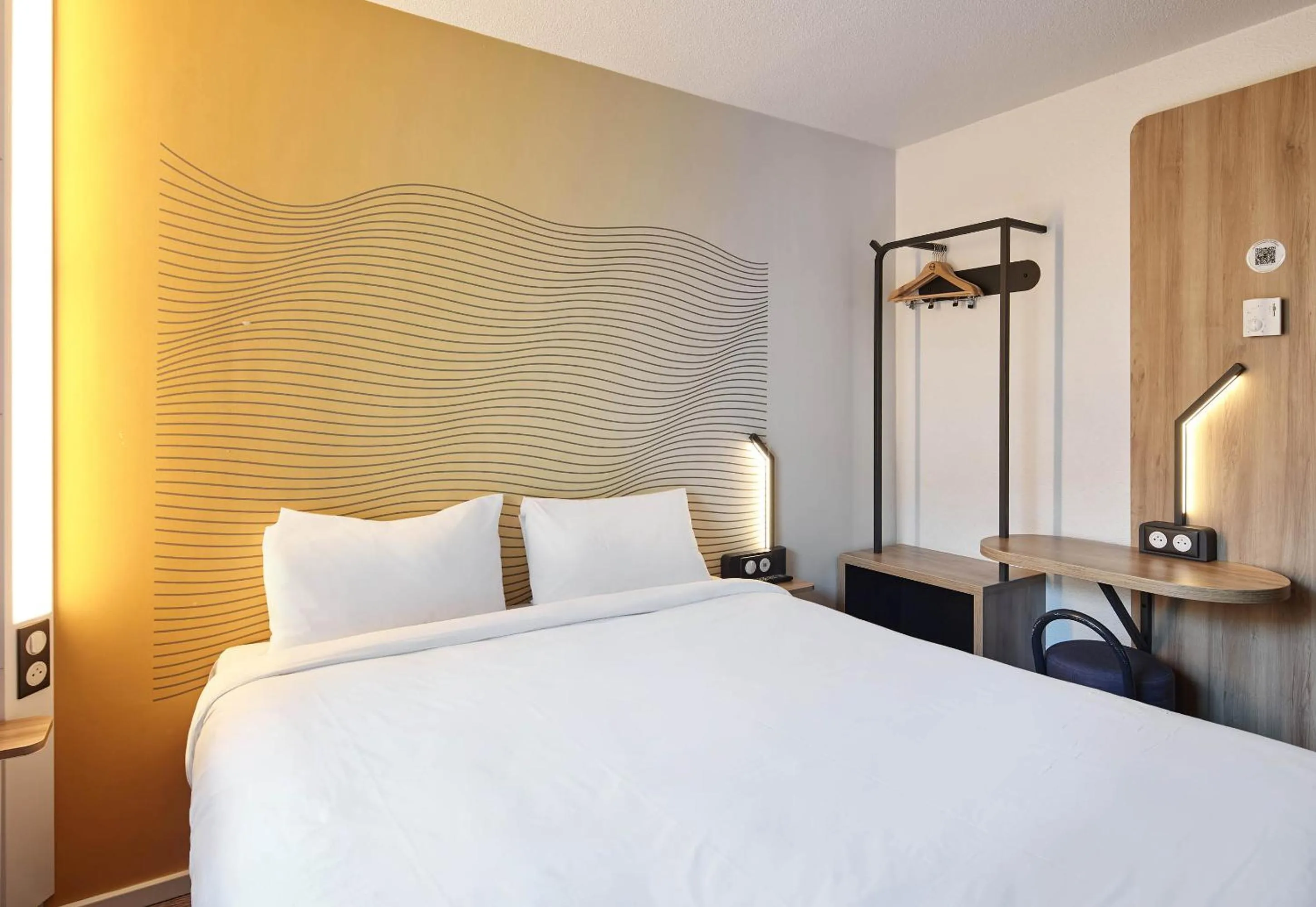 Bedroom, Bed in B&B HOTEL Paris Saint-Denis Pleyel