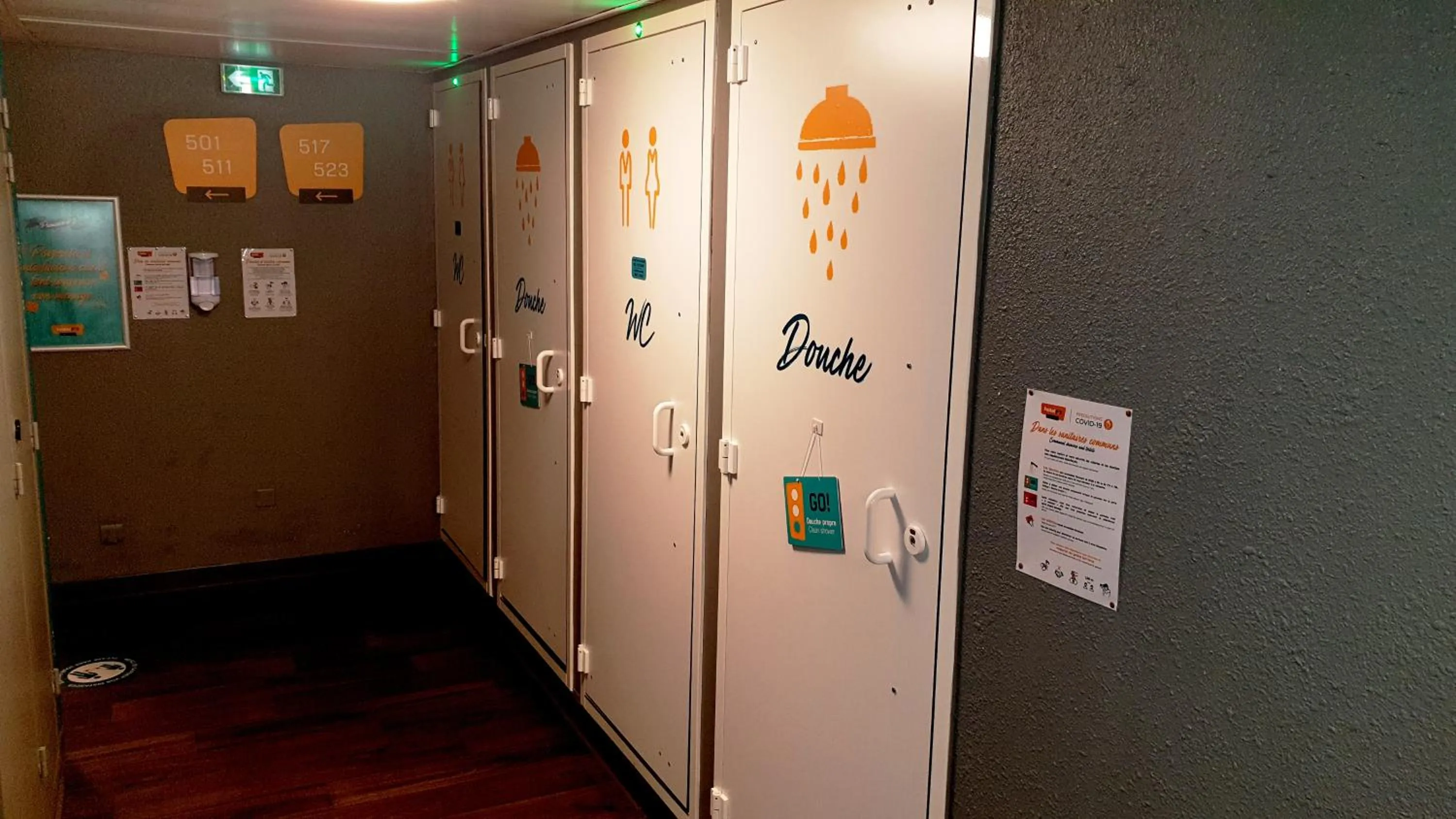 Bathroom in hotelF1 Paris Gennevilliers, 4 Rue Georges Corète 92230 Gennevilliers