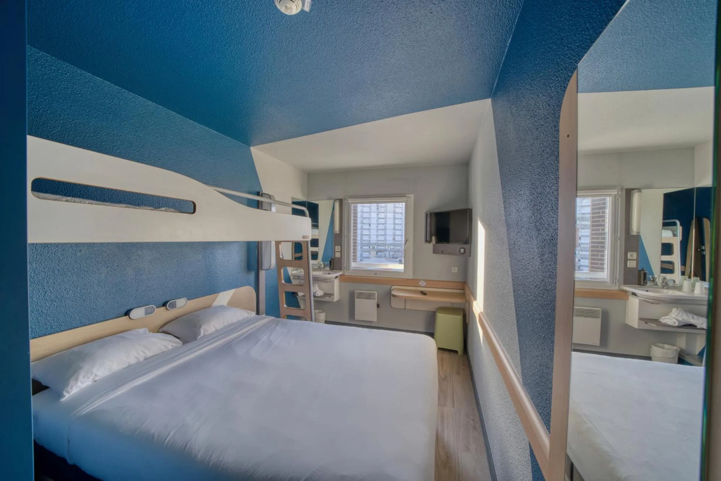 Bedroom, Bed in ibis Budget Gennevilliers Asnières - Rénové en 2025