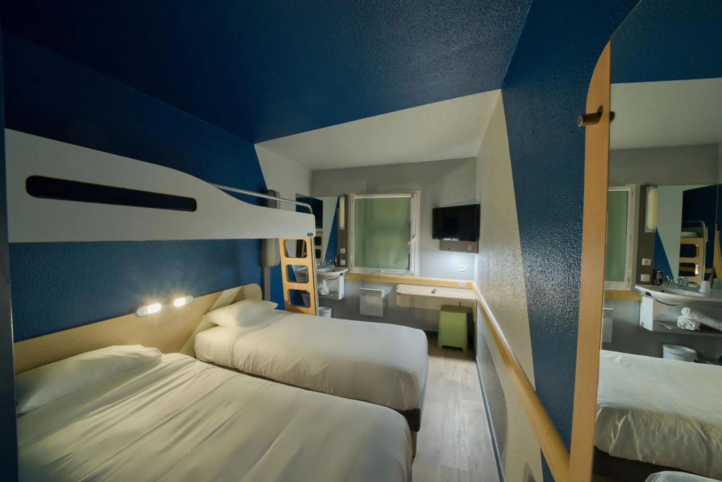 Bedroom, Bed in ibis Budget Gennevilliers Asnières - Rénové en 2025