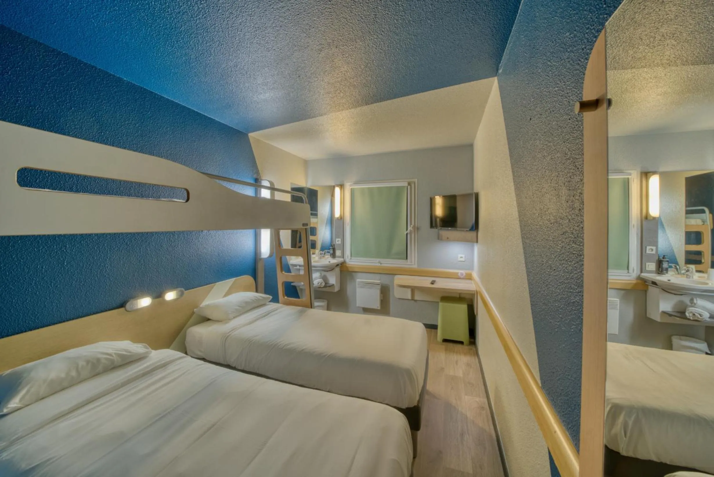 Bedroom, Bed in ibis Budget Gennevilliers Asnières - Rénové en 2025
