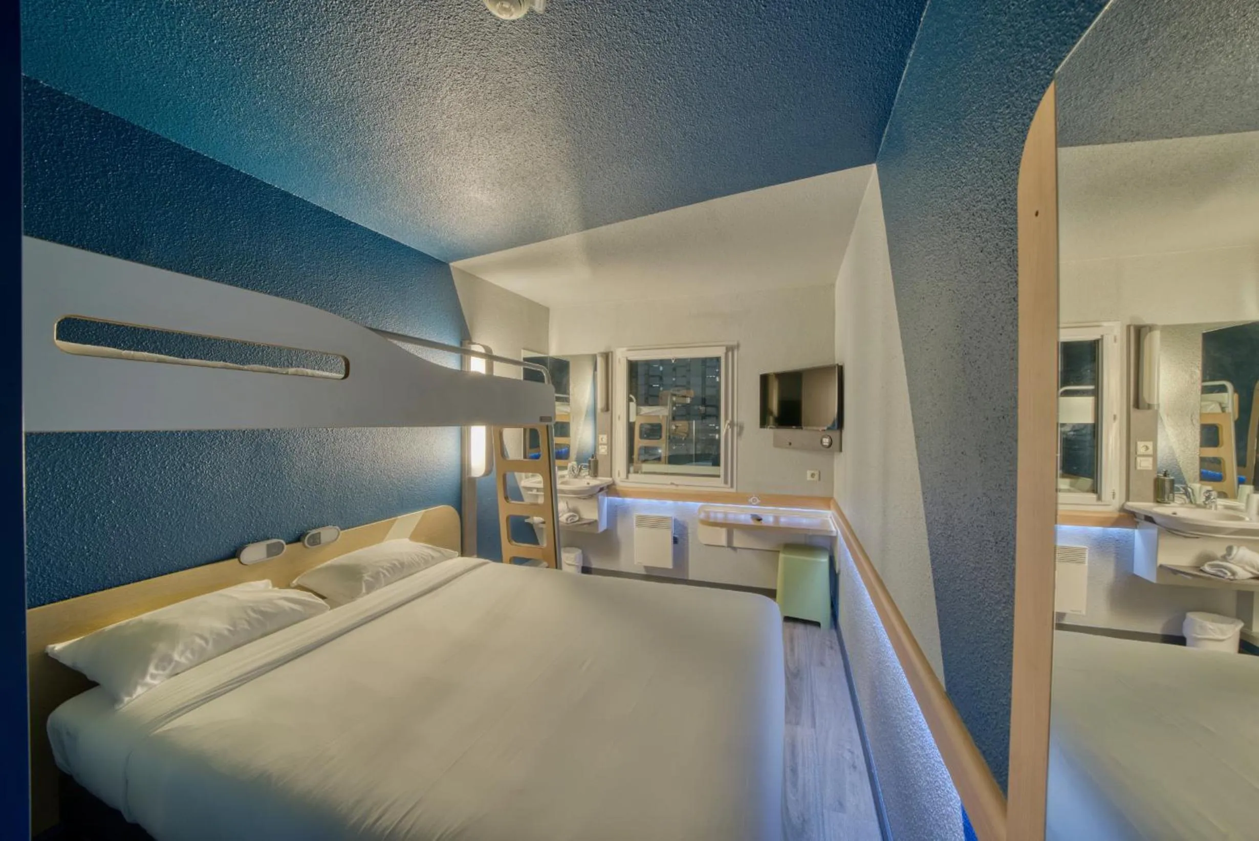 Bedroom, Bed in ibis Budget Gennevilliers Asnières - Rénové en 2025
