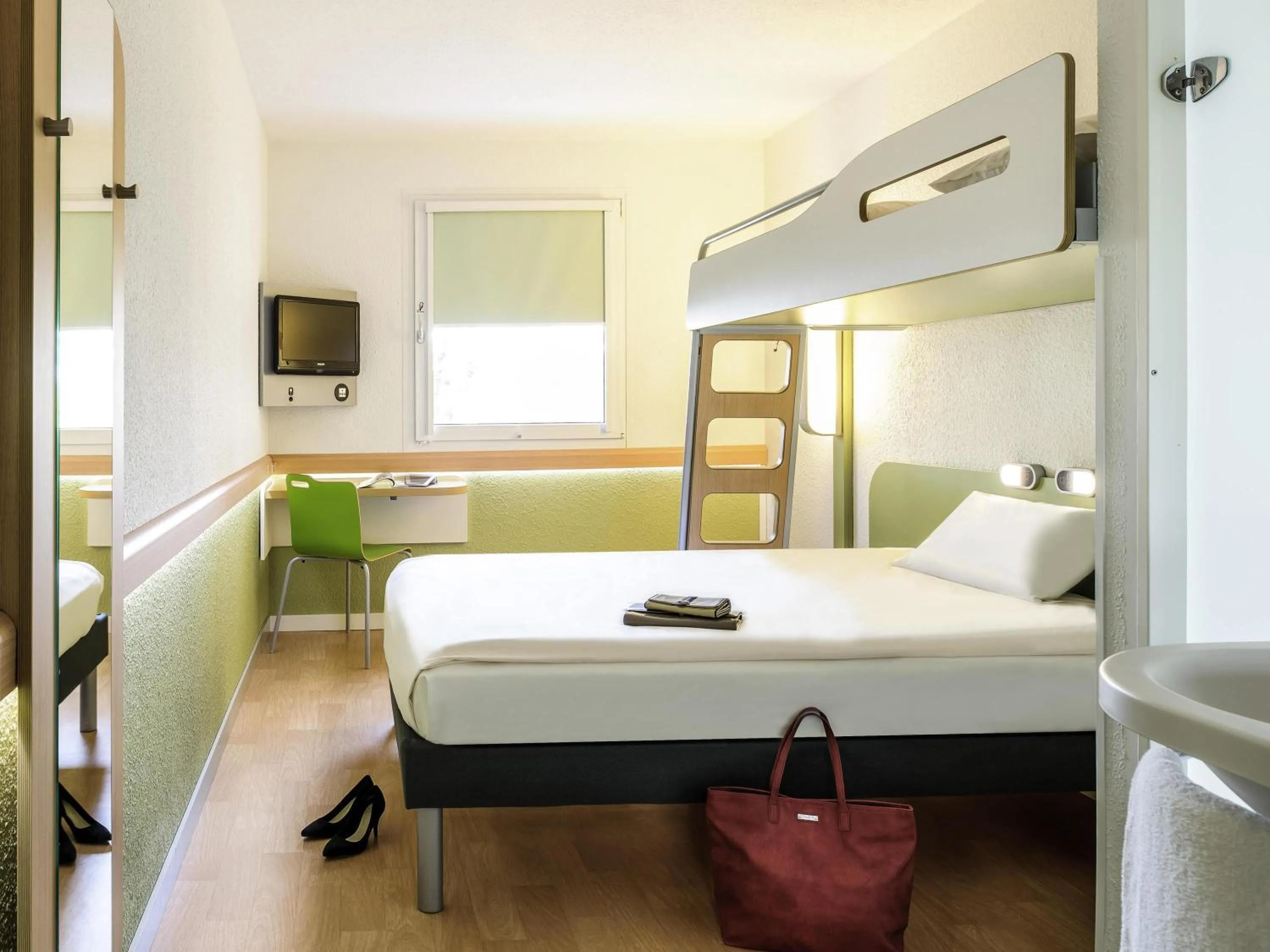 Bedroom, Bed in ibis Budget Gennevilliers Asnieres